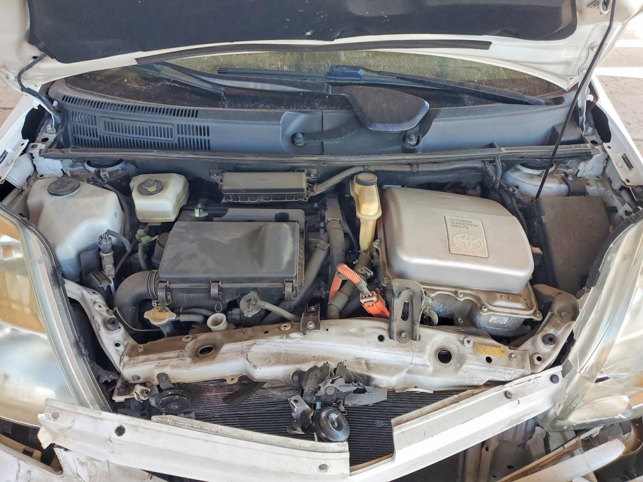 2005 Toyota Prius Base White vin: JTDKB22U153071728