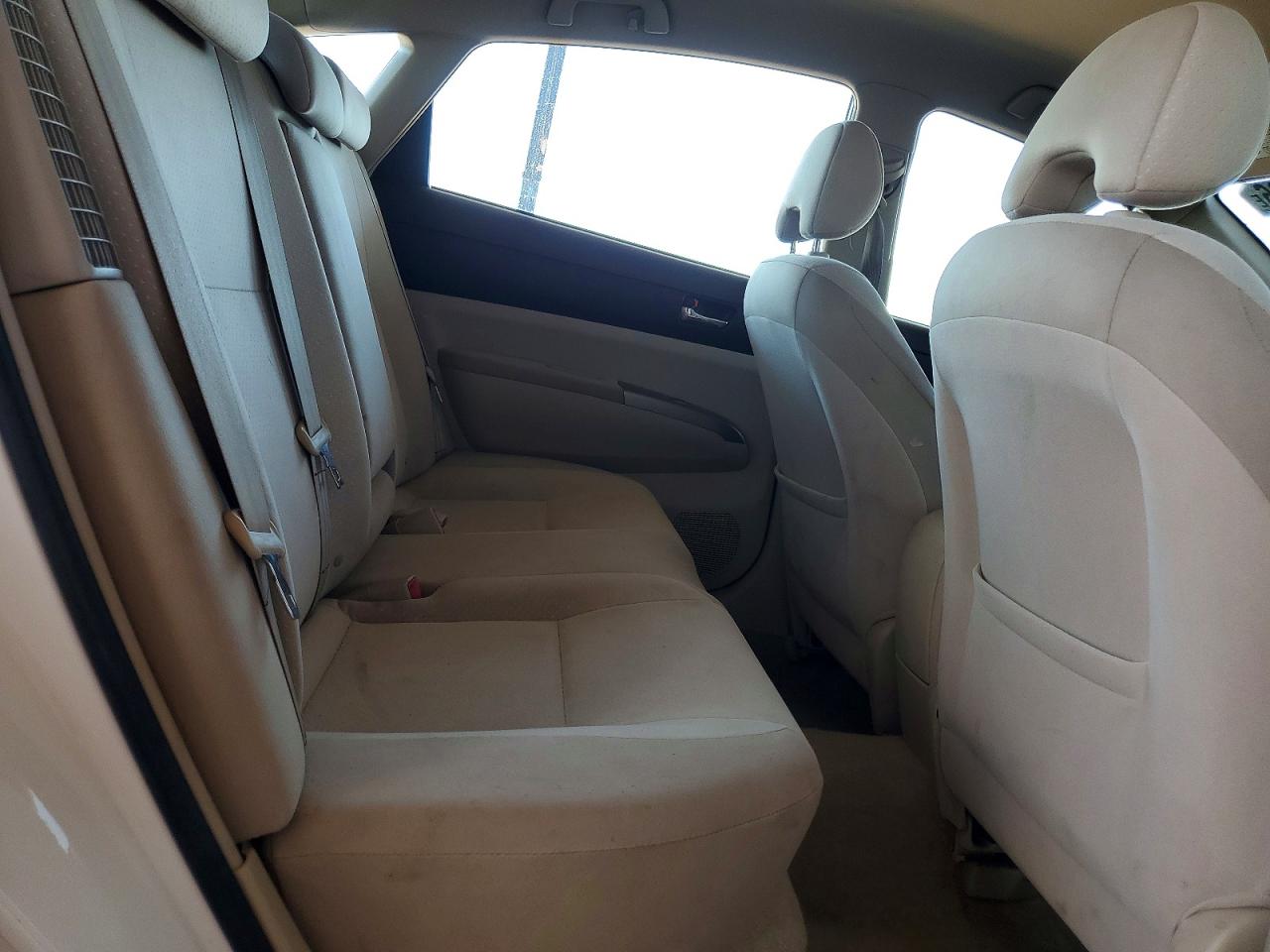 2005 Toyota Prius Base White vin: JTDKB22U153071728
