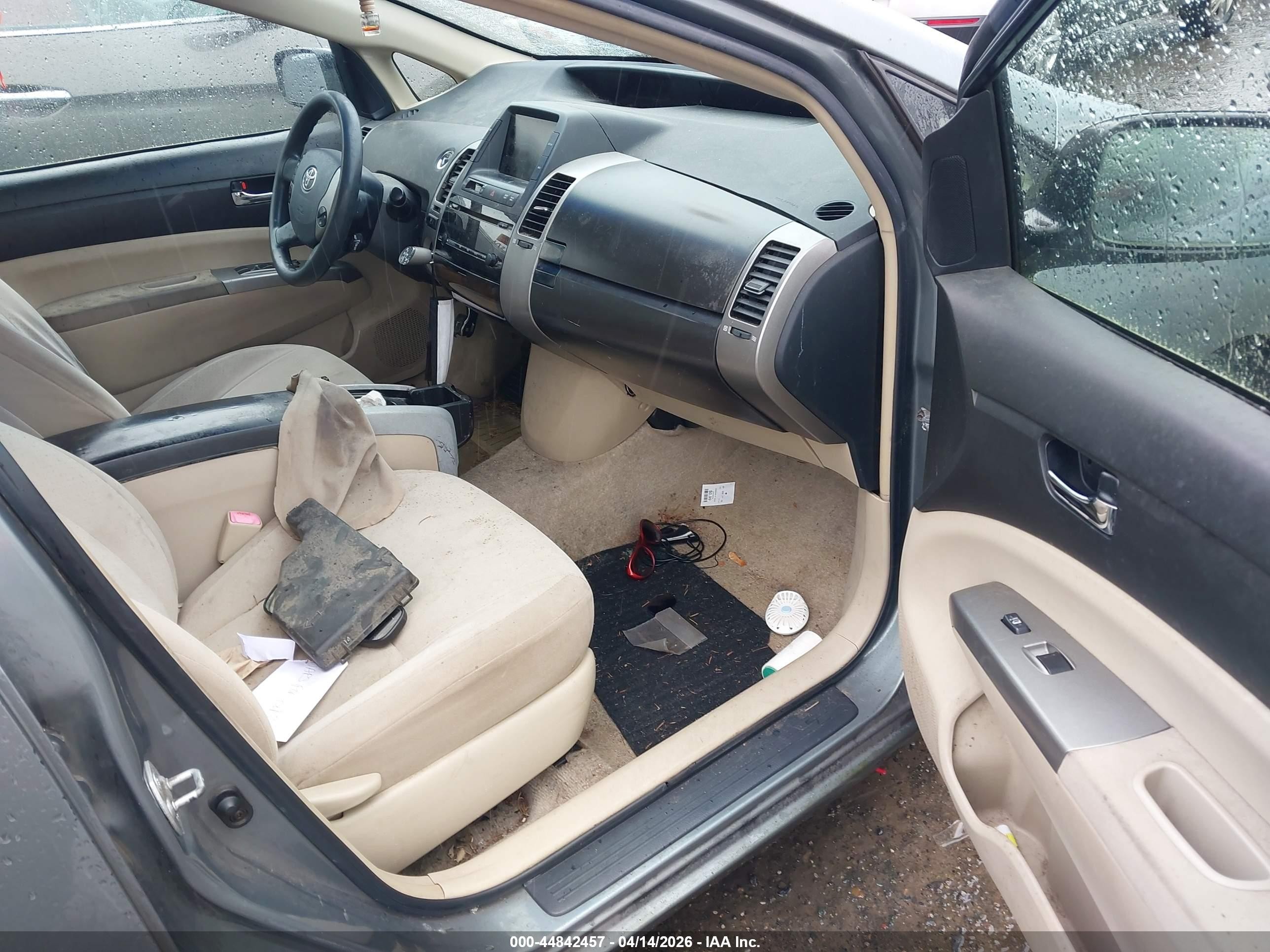 2005 Toyota Prius   Silver vin: JTDKB22U153072801