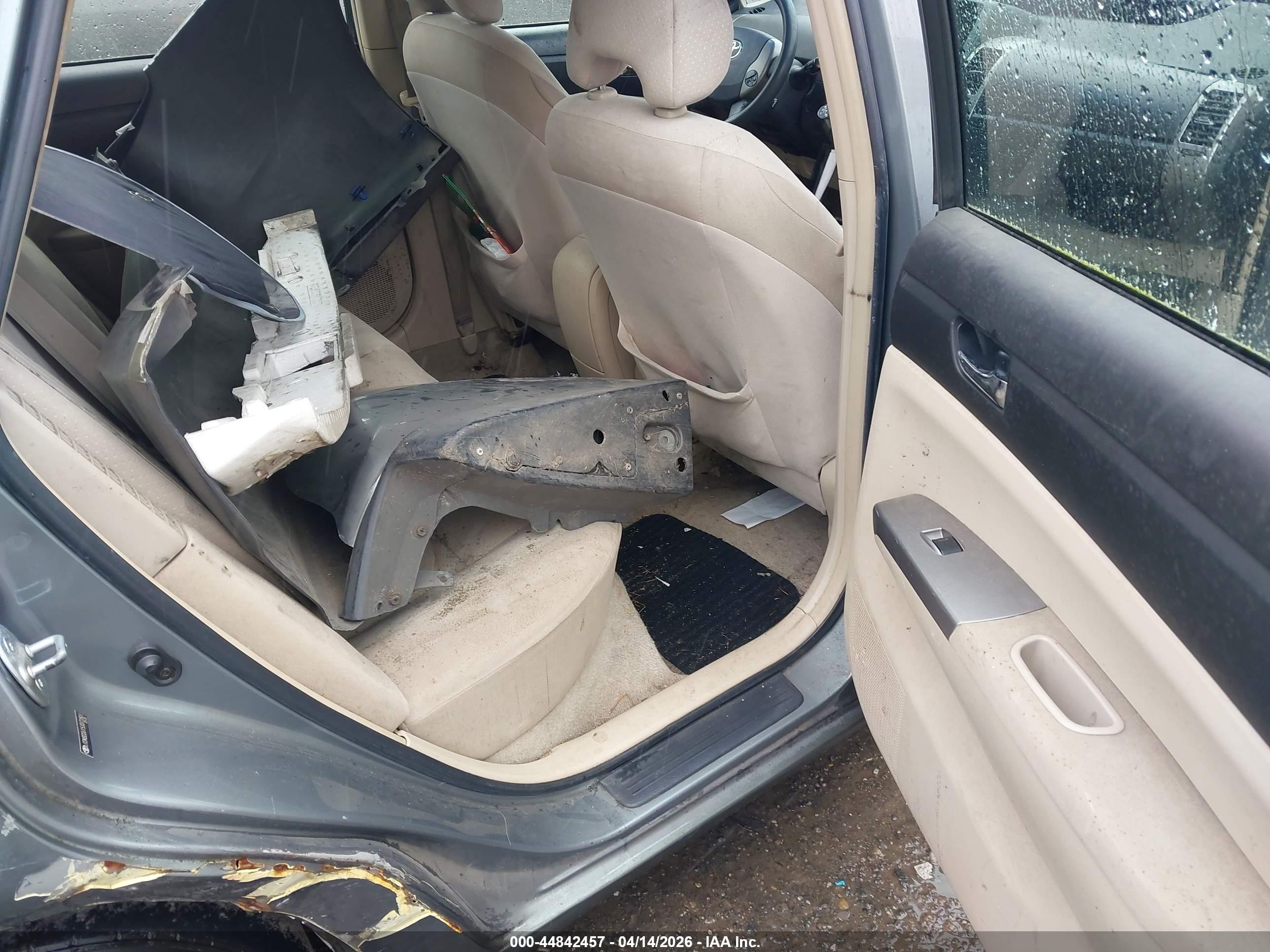 2005 Toyota Prius   Silver vin: JTDKB22U153072801