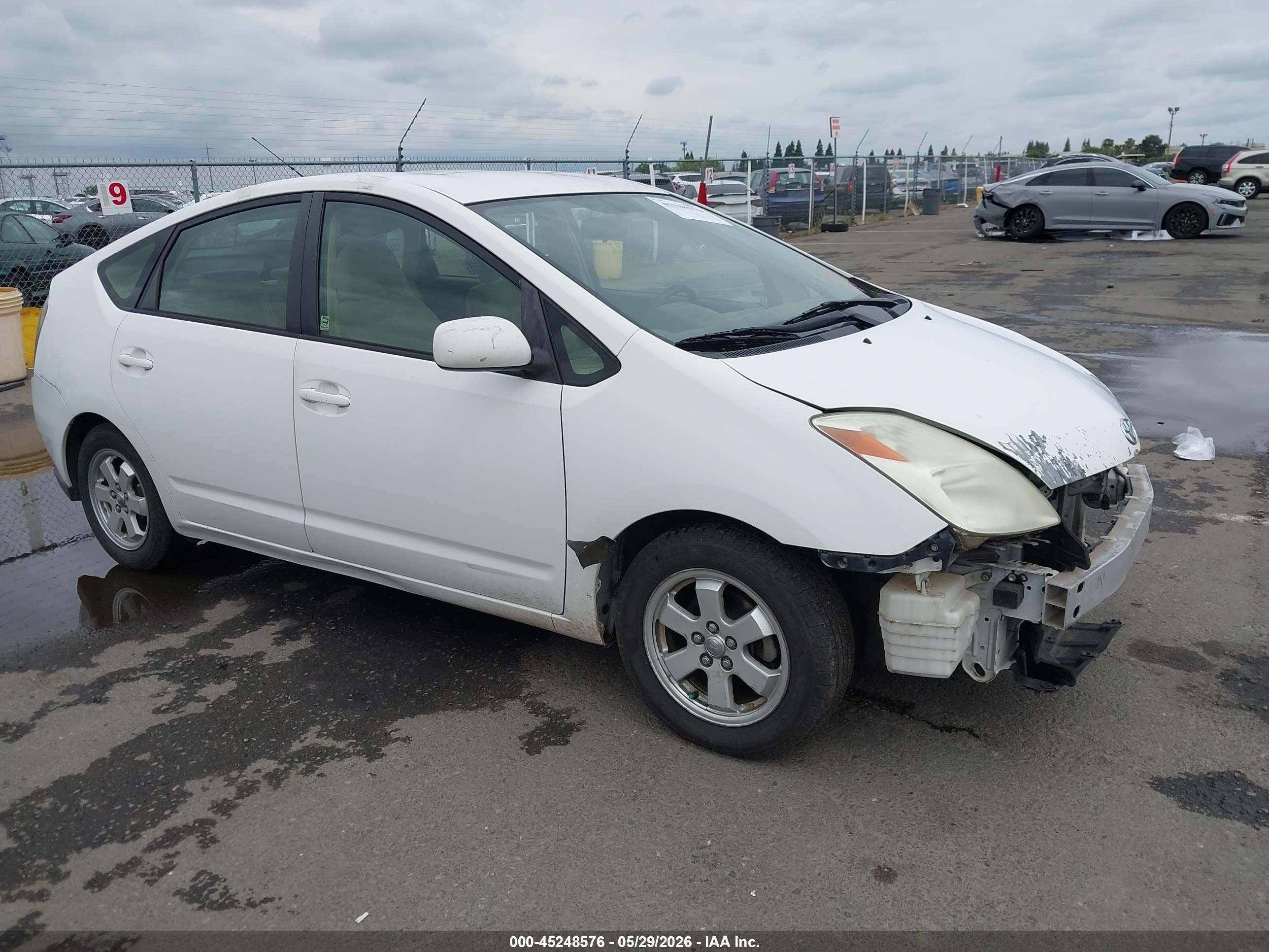 2005 Toyota Prius   White vin: JTDKB22U153111192