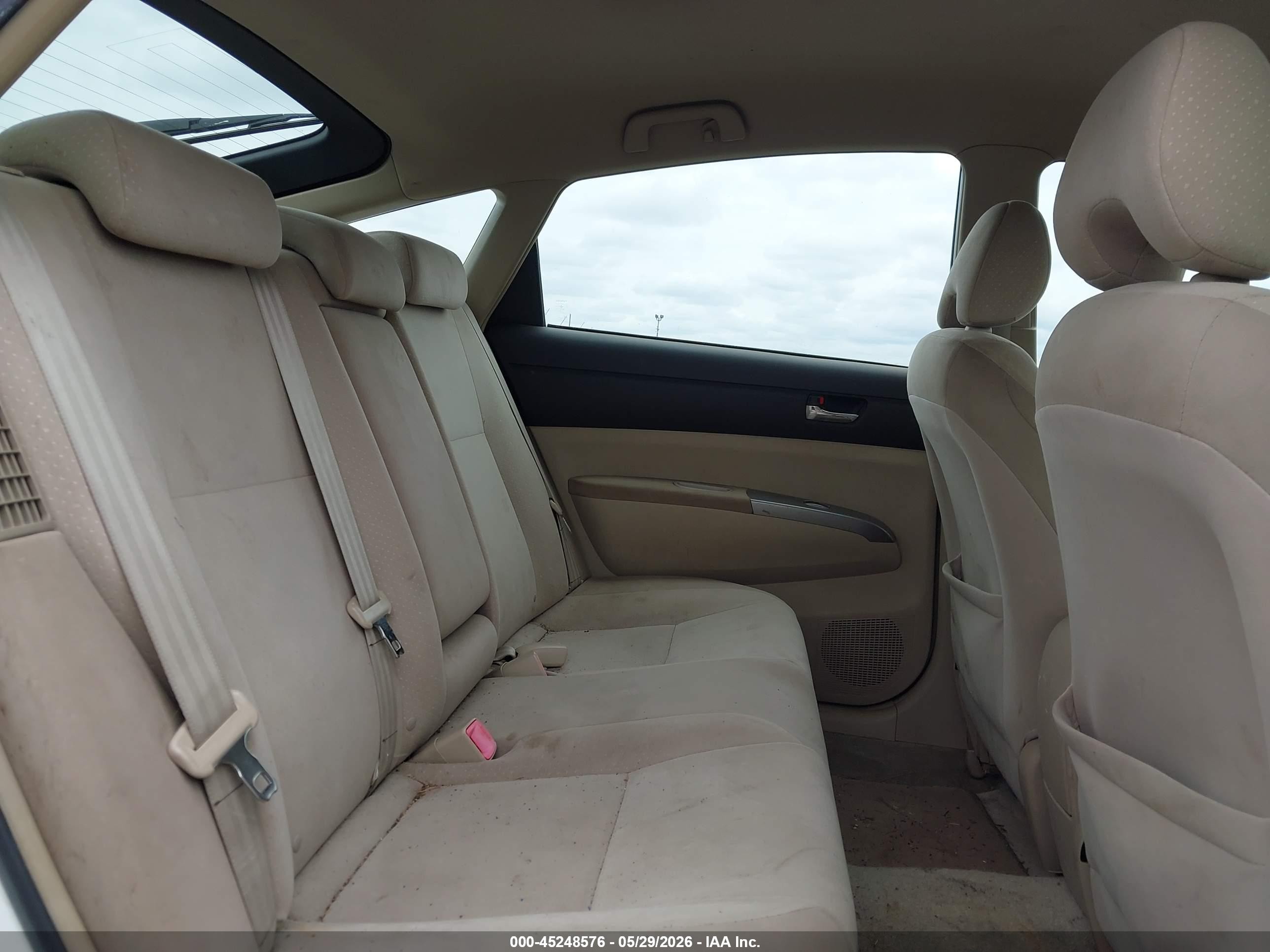 2005 Toyota Prius   White vin: JTDKB22U153111192