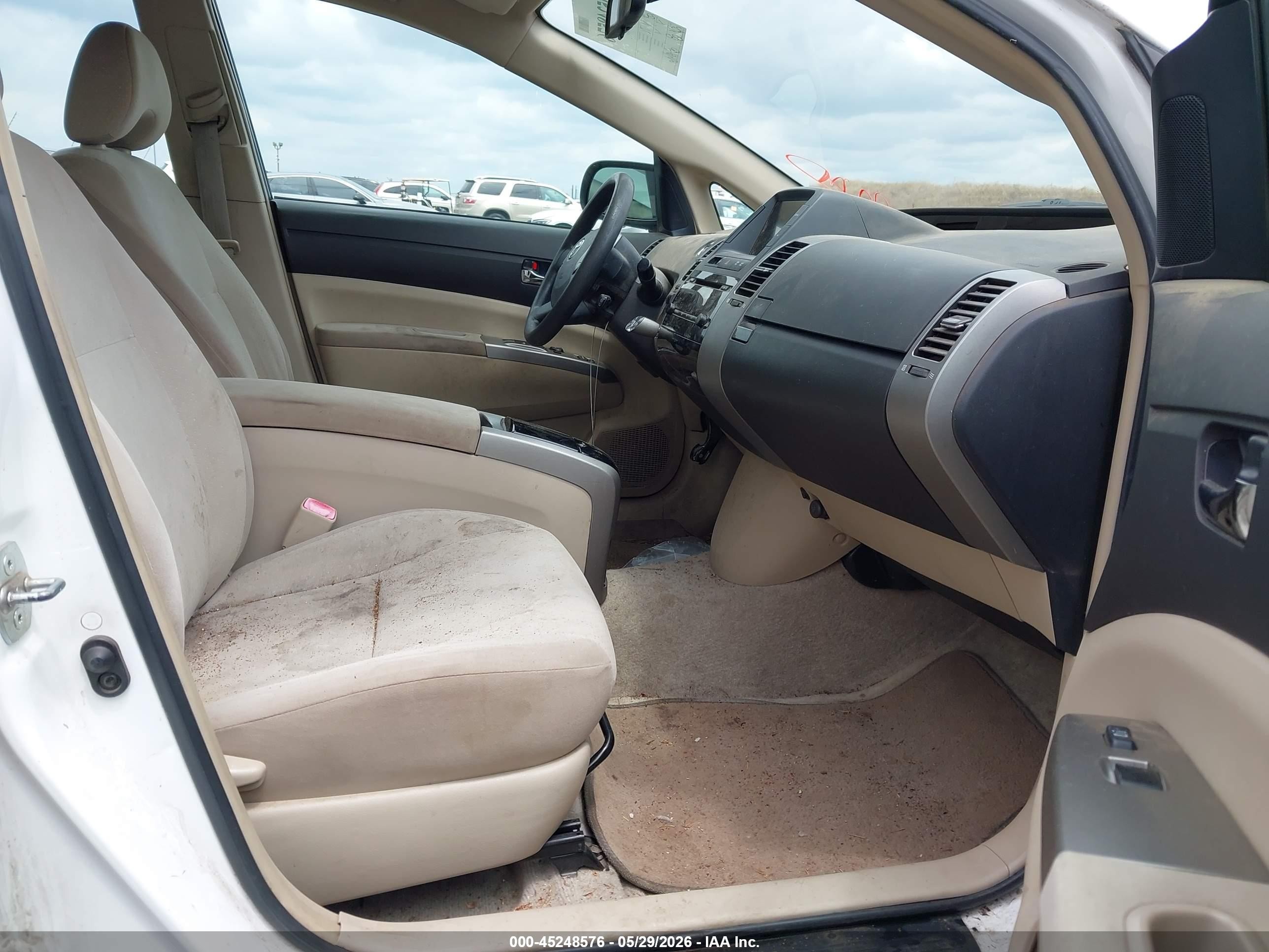 2005 Toyota Prius   White vin: JTDKB22U153111192