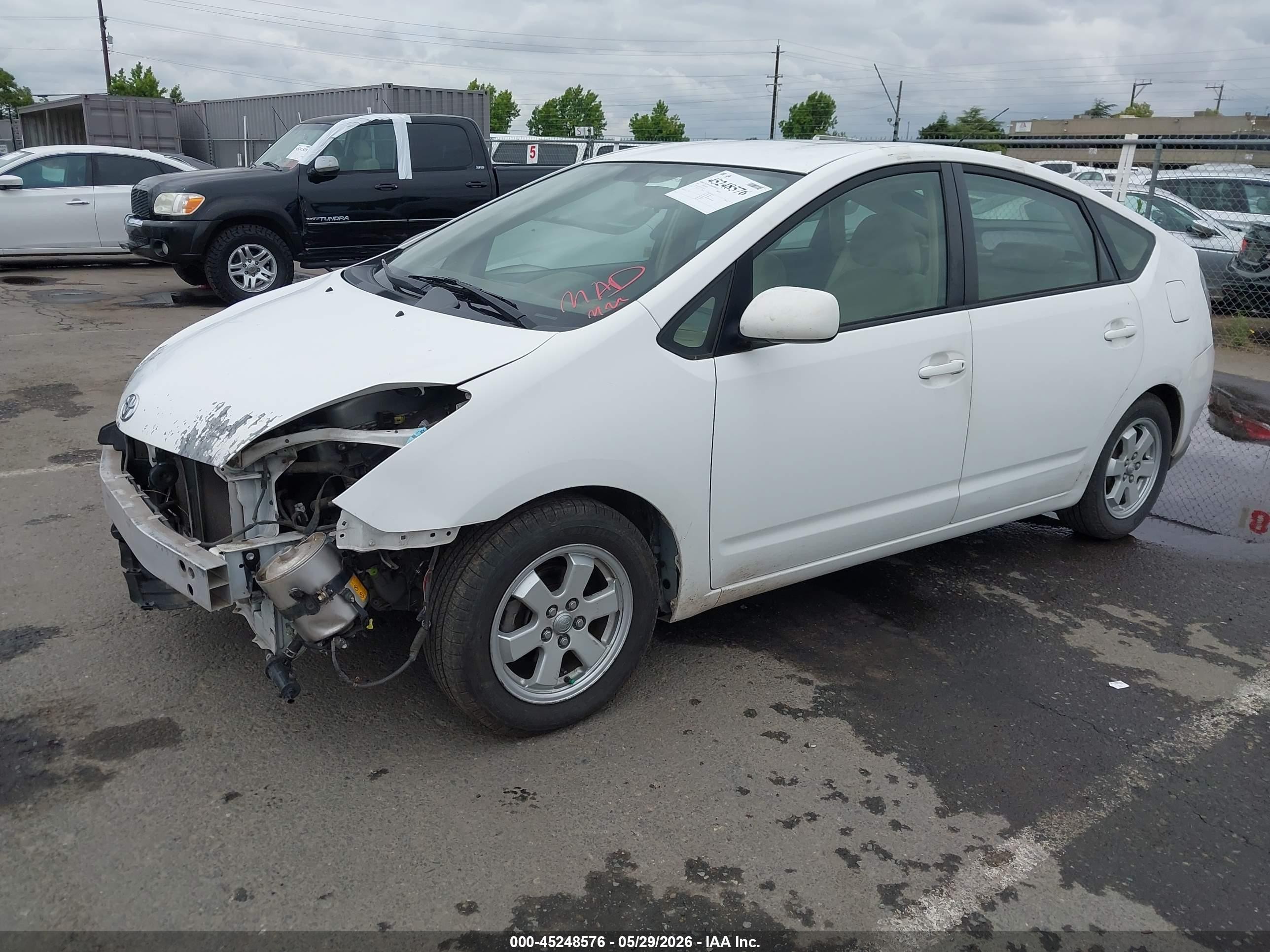 2005 Toyota Prius   White vin: JTDKB22U153111192