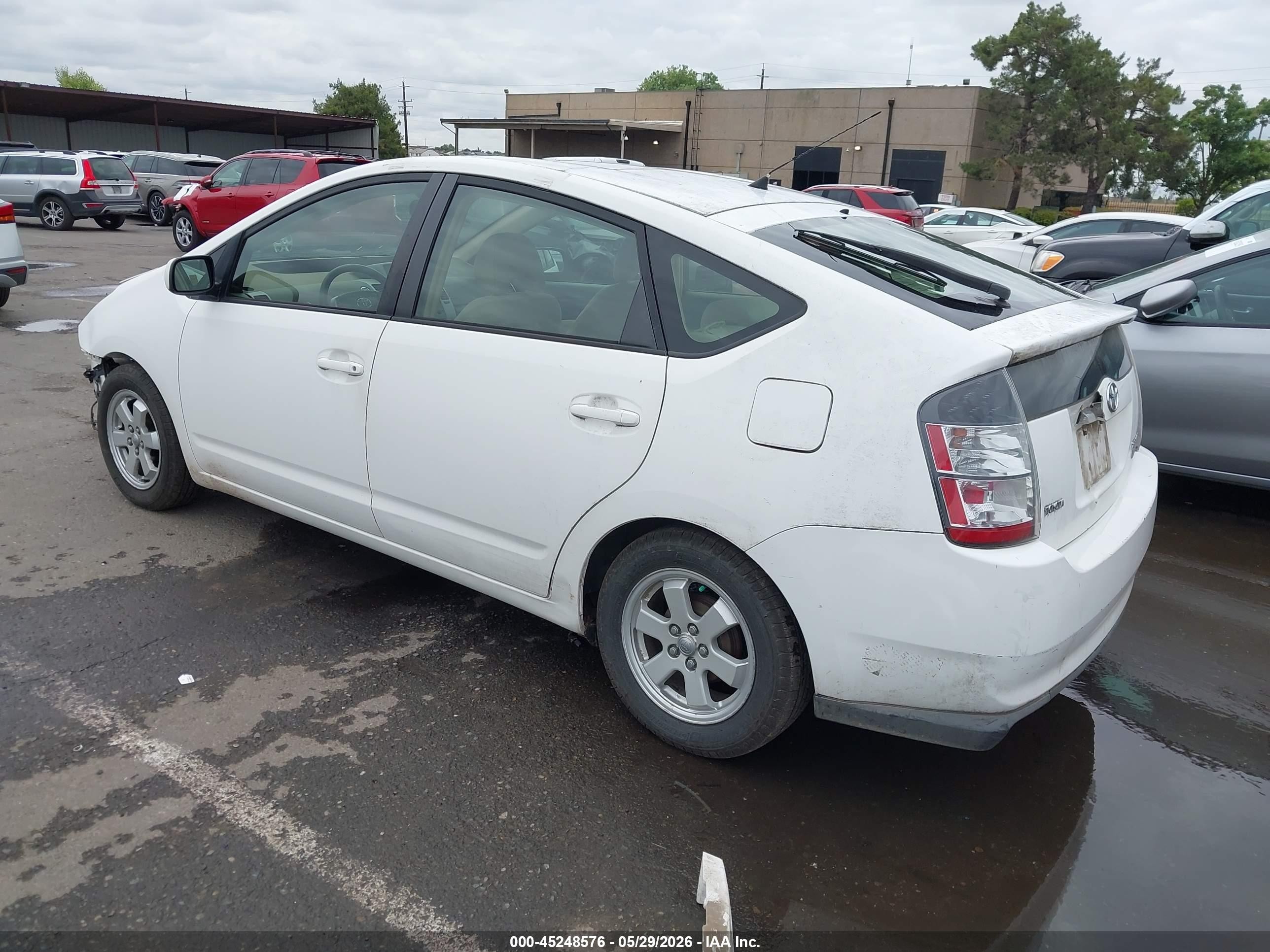 2005 Toyota Prius   White vin: JTDKB22U153111192