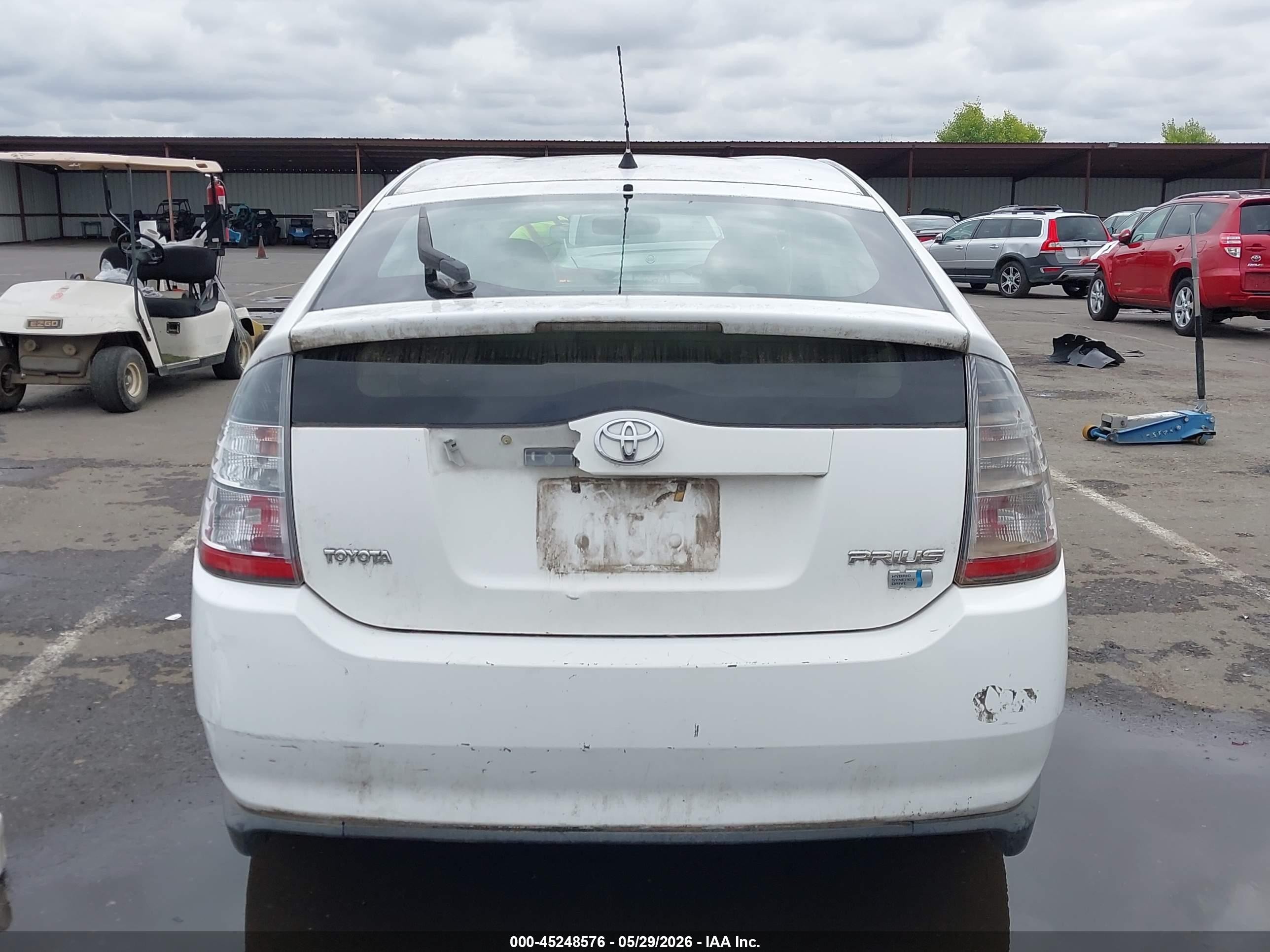 2005 Toyota Prius   White vin: JTDKB22U153111192