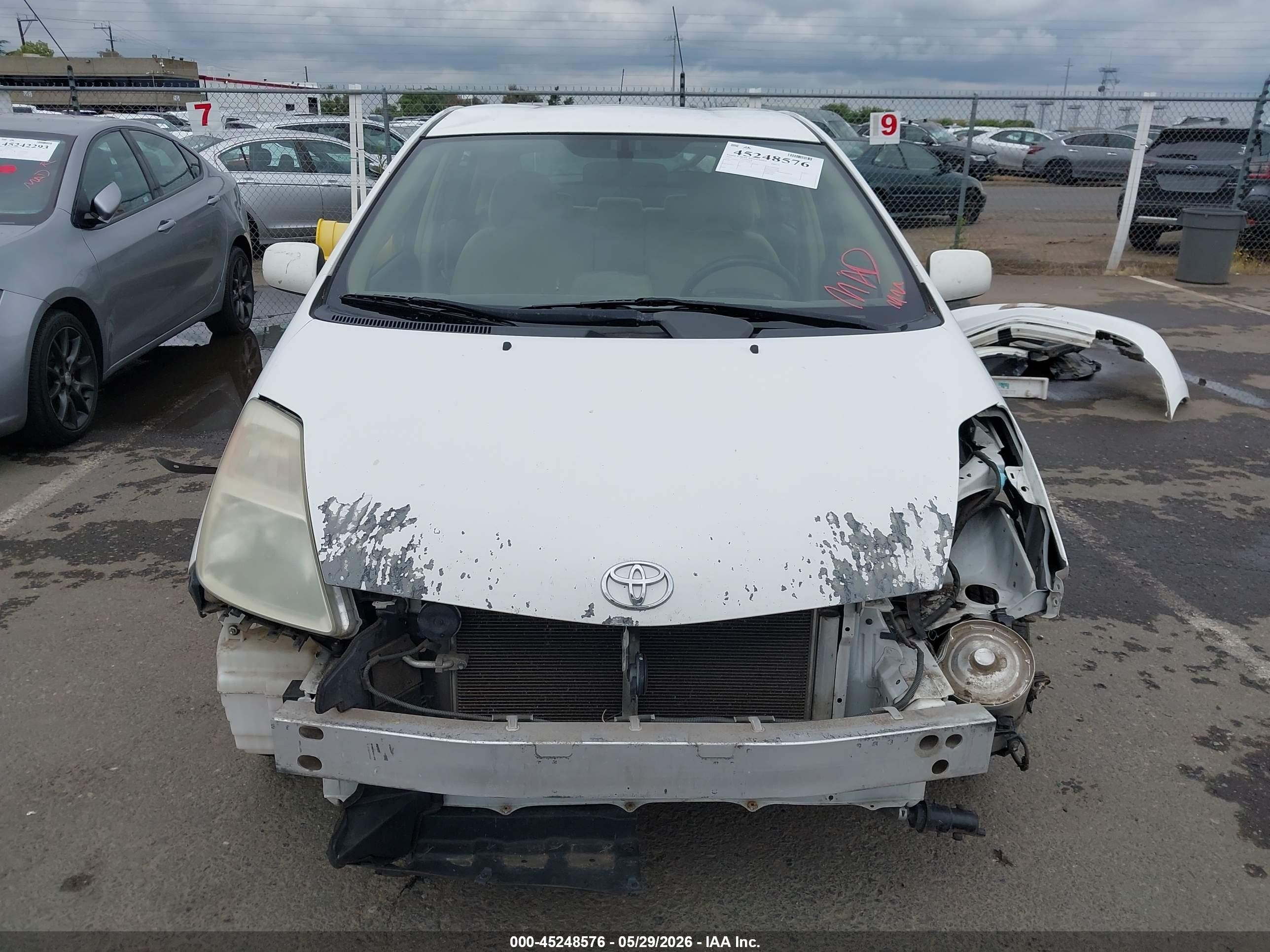2005 Toyota Prius   White vin: JTDKB22U153111192