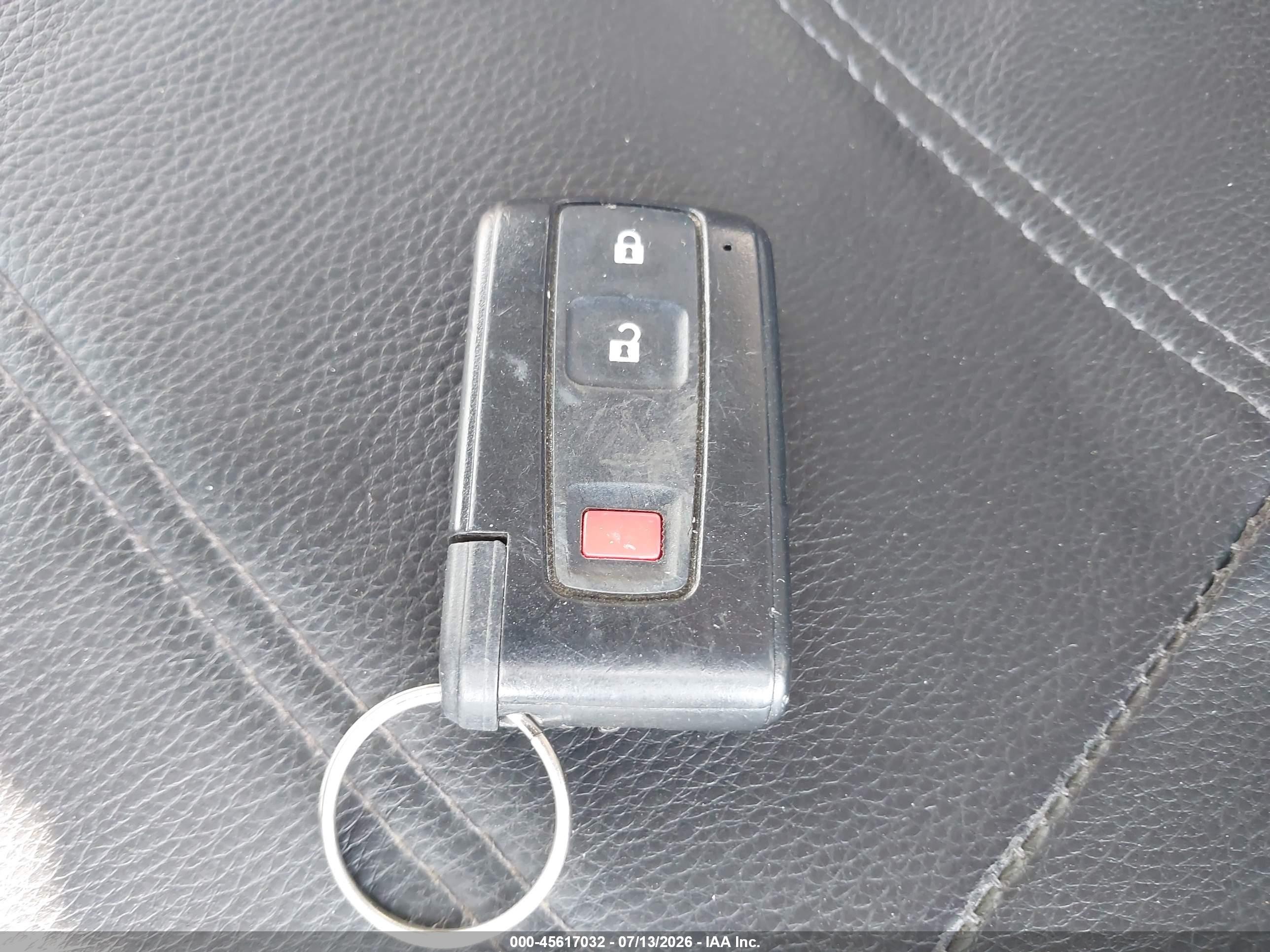2006 Toyota Prius   Белый vin: JTDKB22U163145103