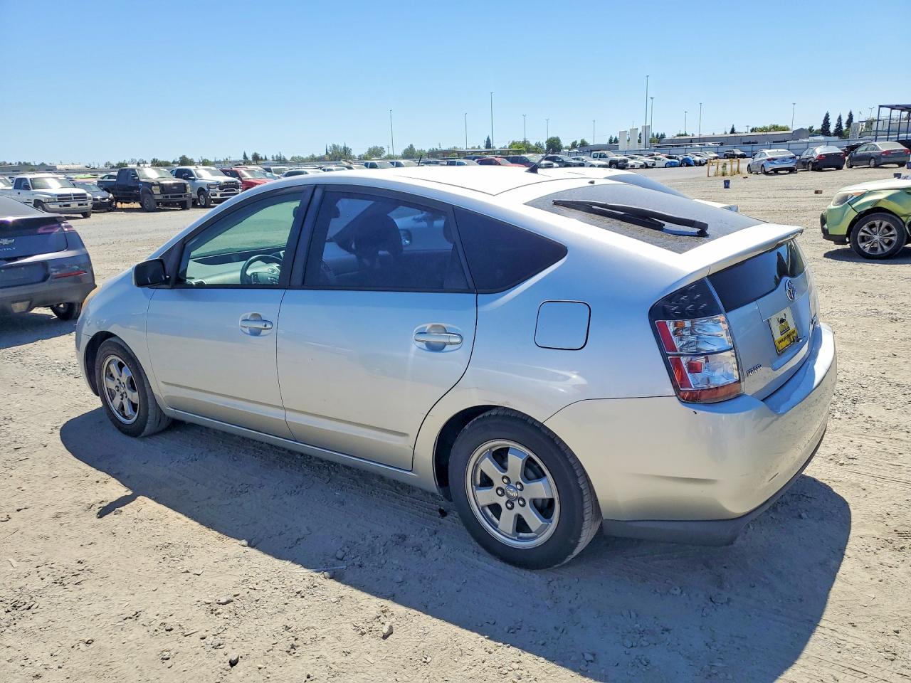 2005 Toyota Prius Base Silver vin: JTDKB22U257019565