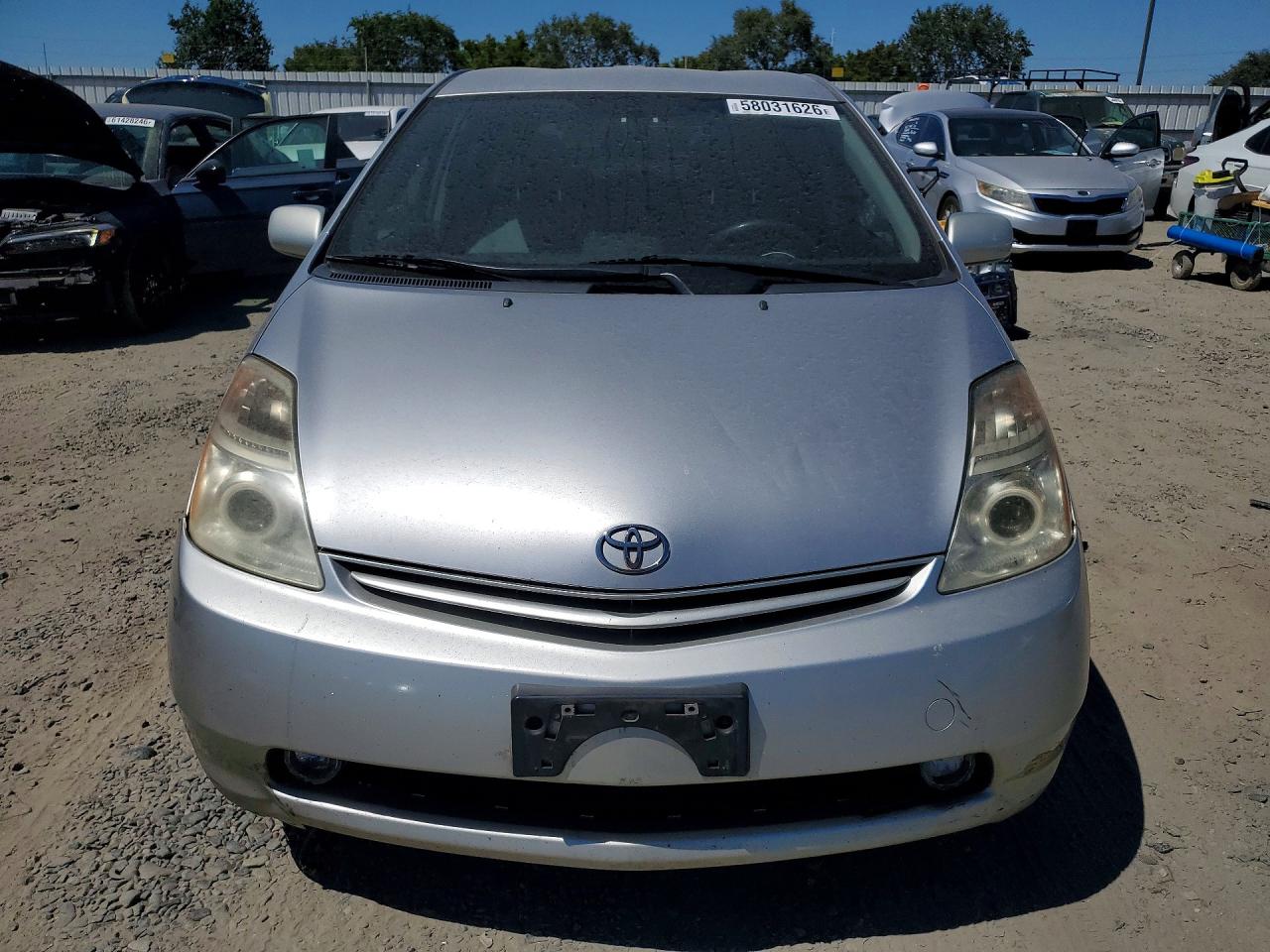 2005 Toyota Prius Base Silver vin: JTDKB22U257019565