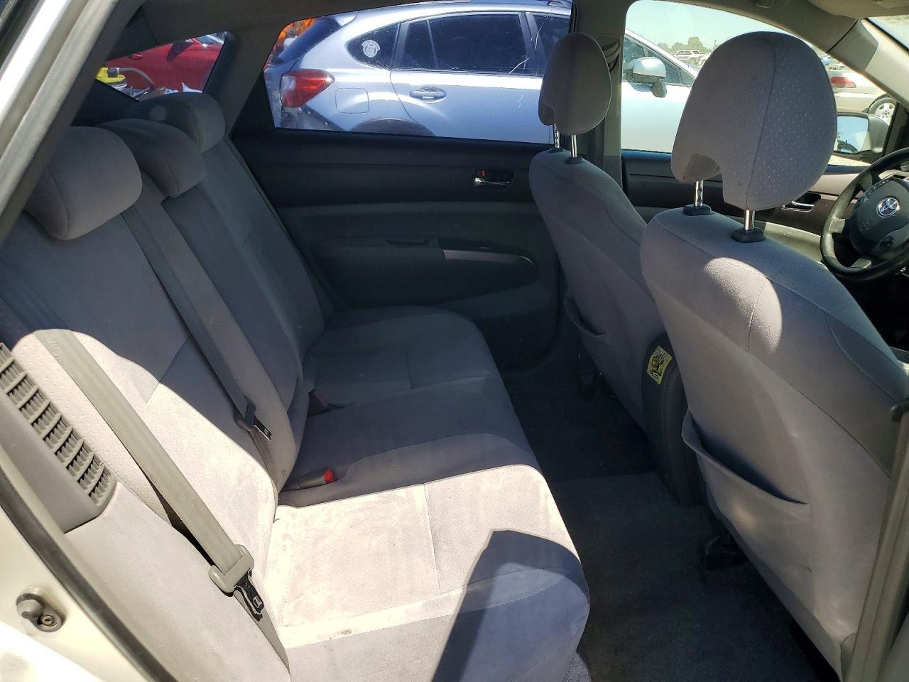 2005 Toyota Prius Base Silver vin: JTDKB22U257019565