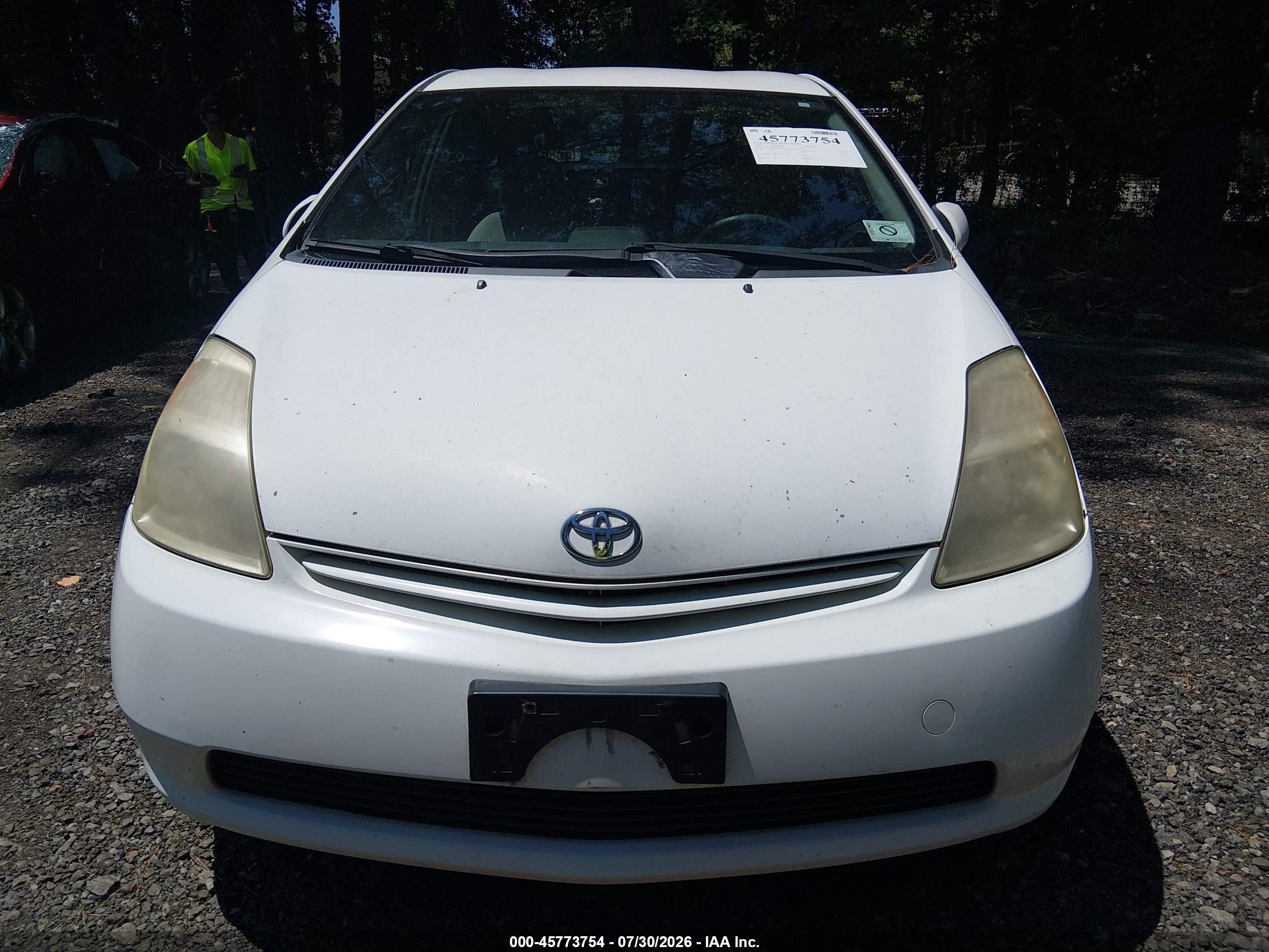 2004 Toyota Prius   White vin: JTDKB22U440024418