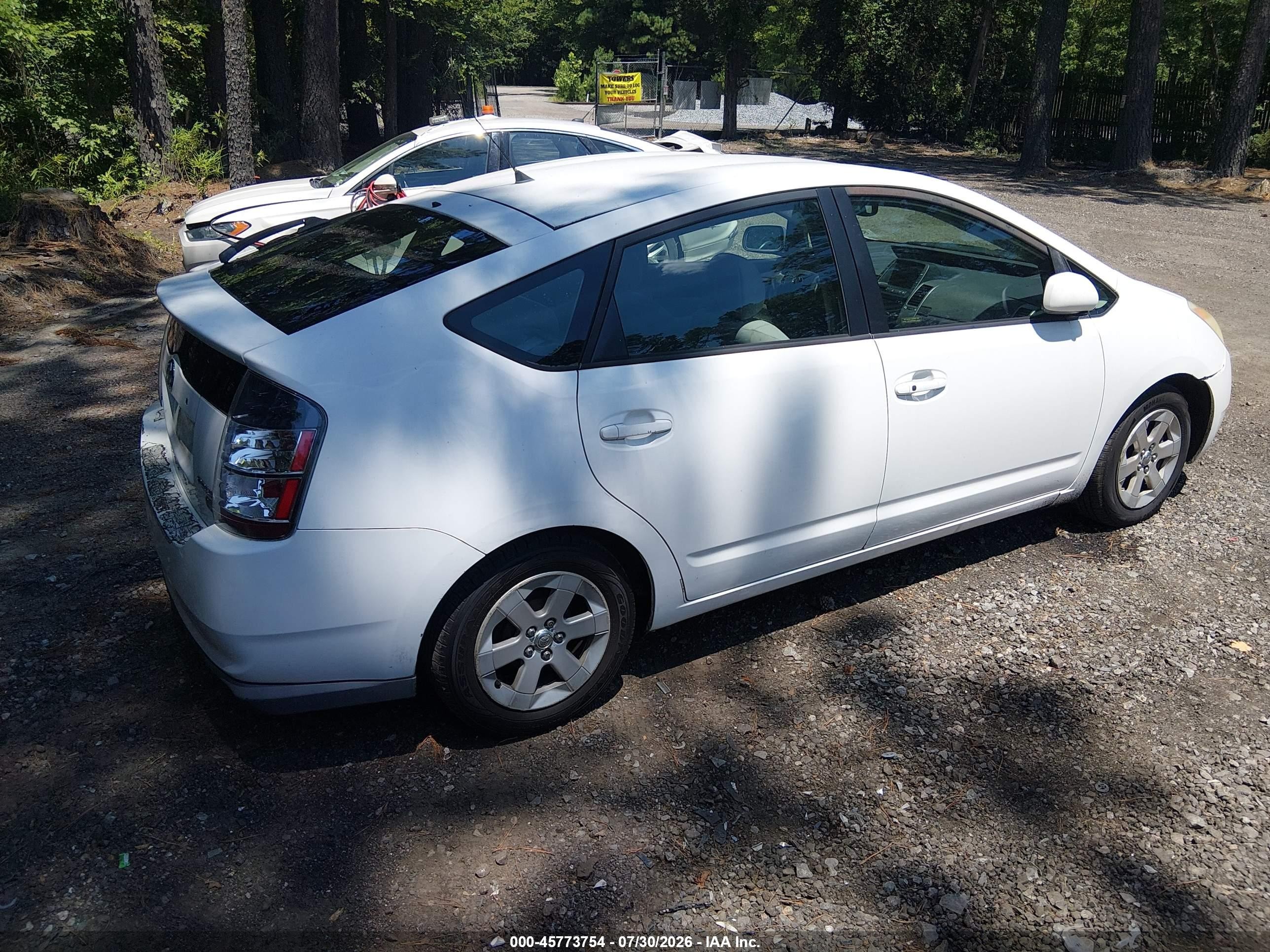 2004 Toyota Prius   White vin: JTDKB22U440024418