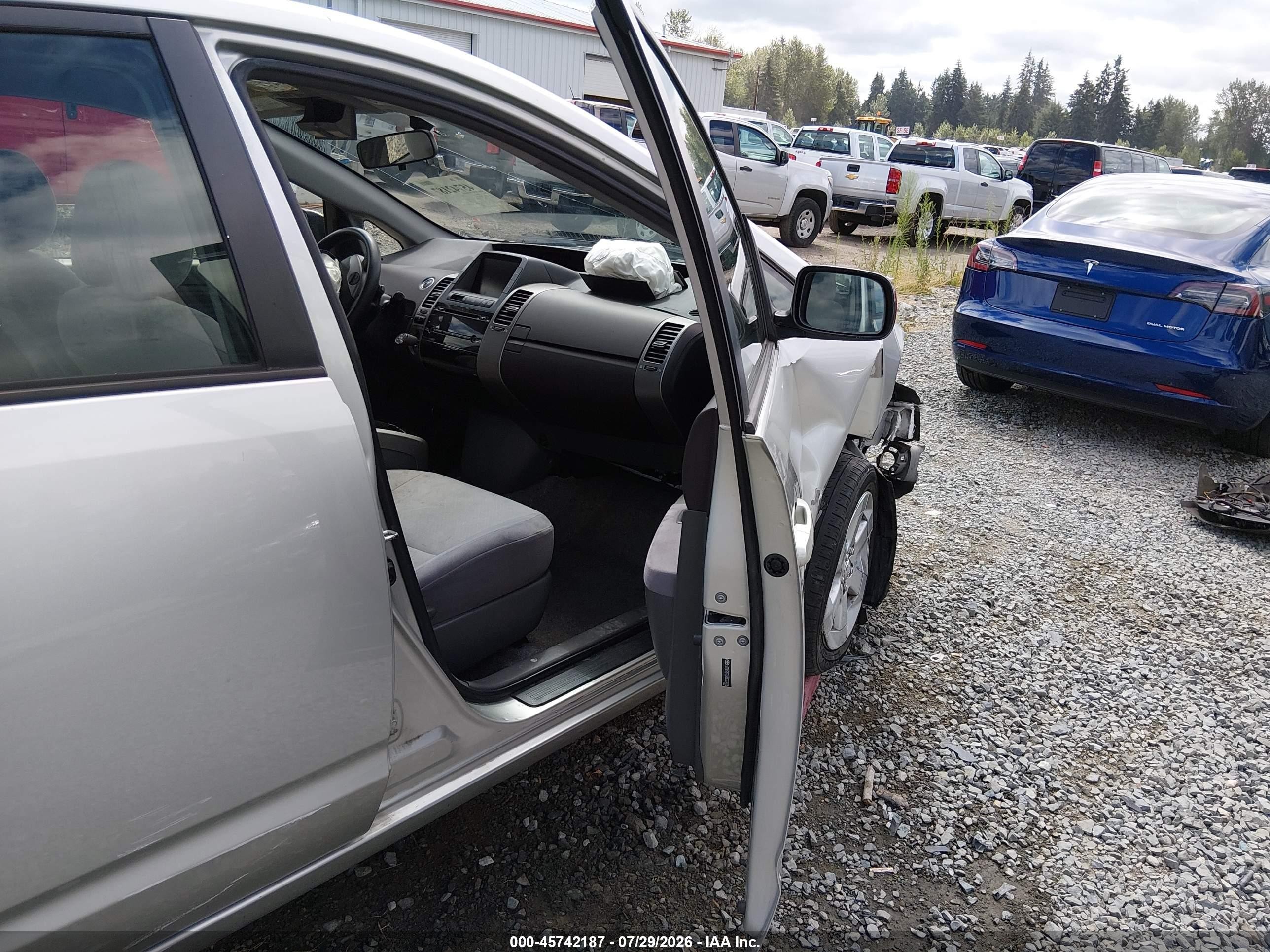 2004 Toyota Prius   Silver vin: JTDKB22U440029196