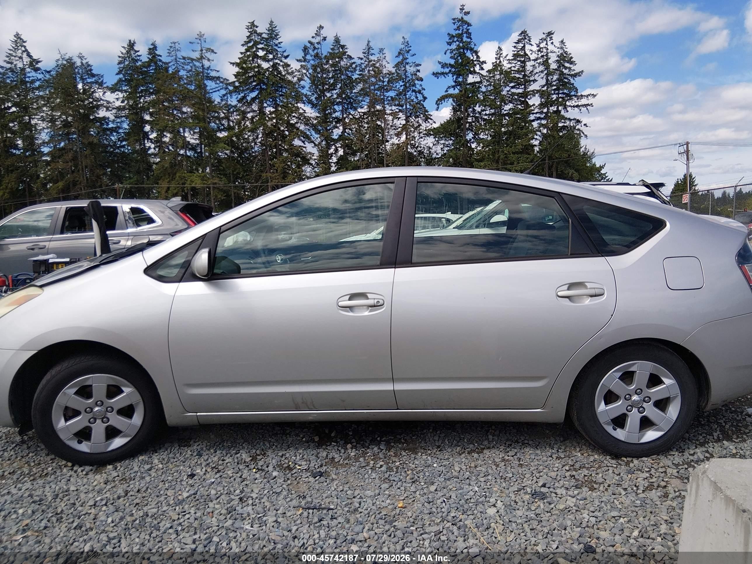2004 Toyota Prius   Silver vin: JTDKB22U440029196