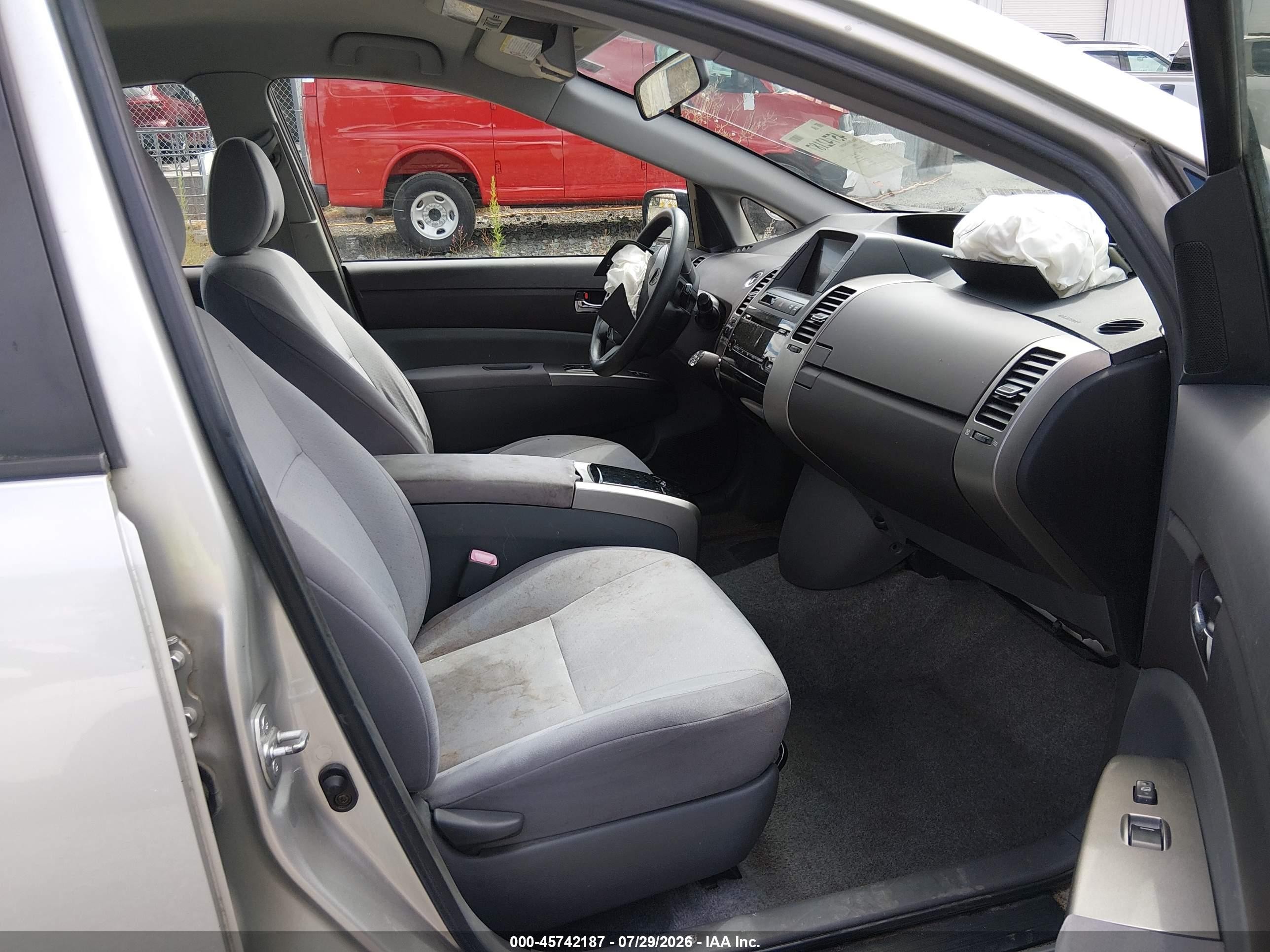 2004 Toyota Prius   Silver vin: JTDKB22U440029196