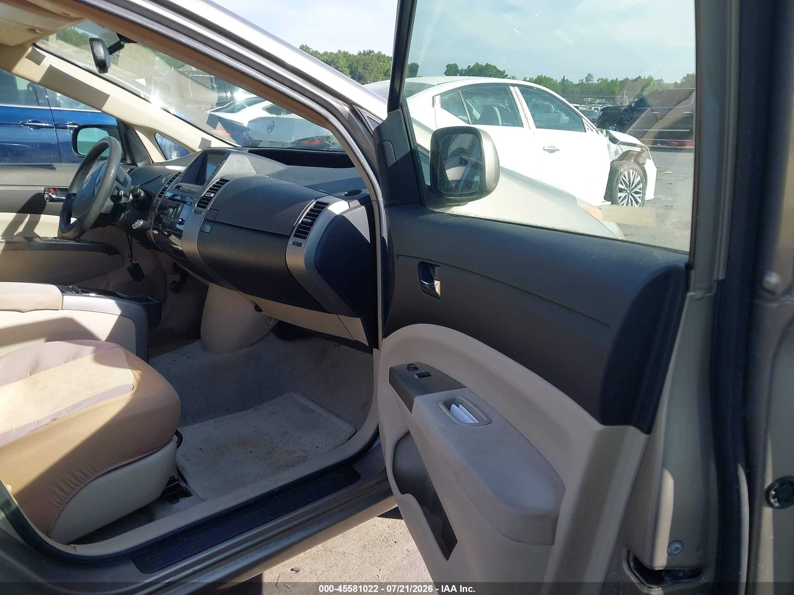2005 Toyota Prius   Gold vin: JTDKB22U453118055
