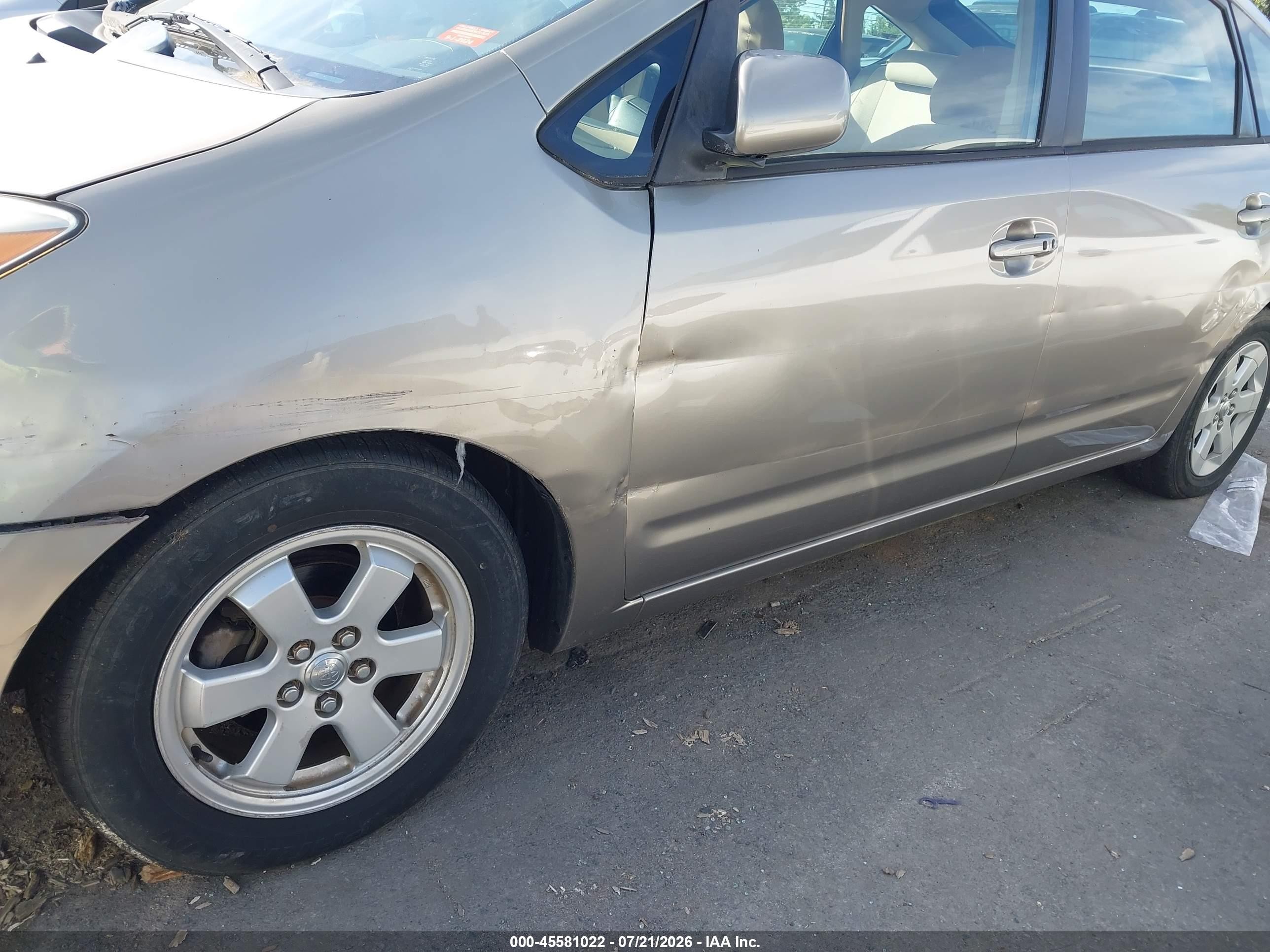 2005 Toyota Prius   Gold vin: JTDKB22U453118055