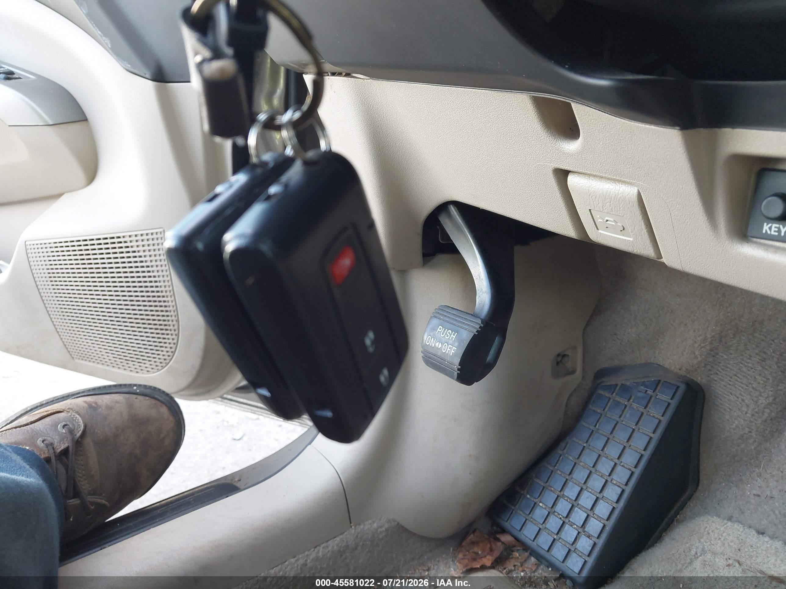 2005 Toyota Prius   Gold vin: JTDKB22U453118055