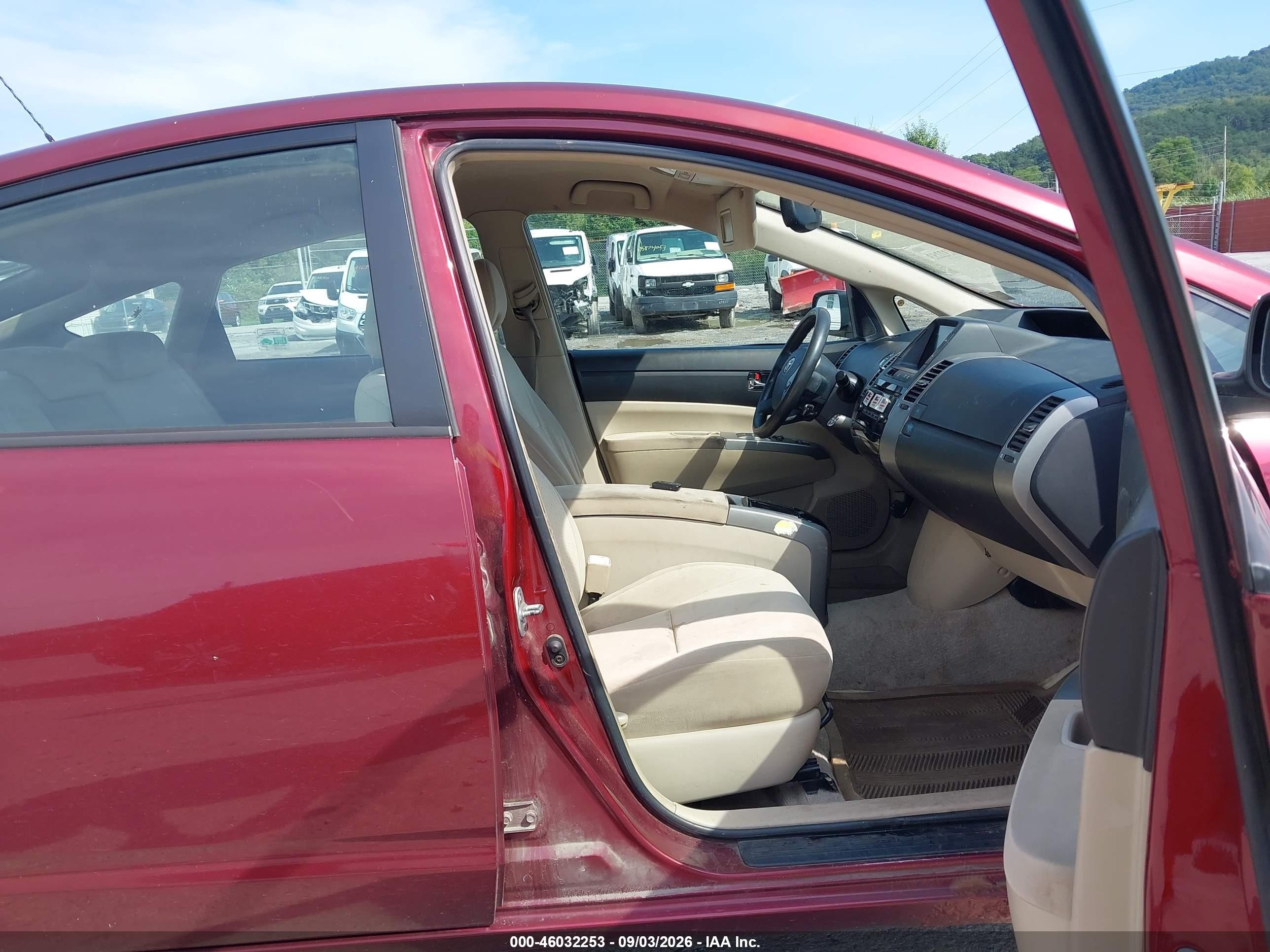2005 Toyota Prius   Red vin: JTDKB22U457007255