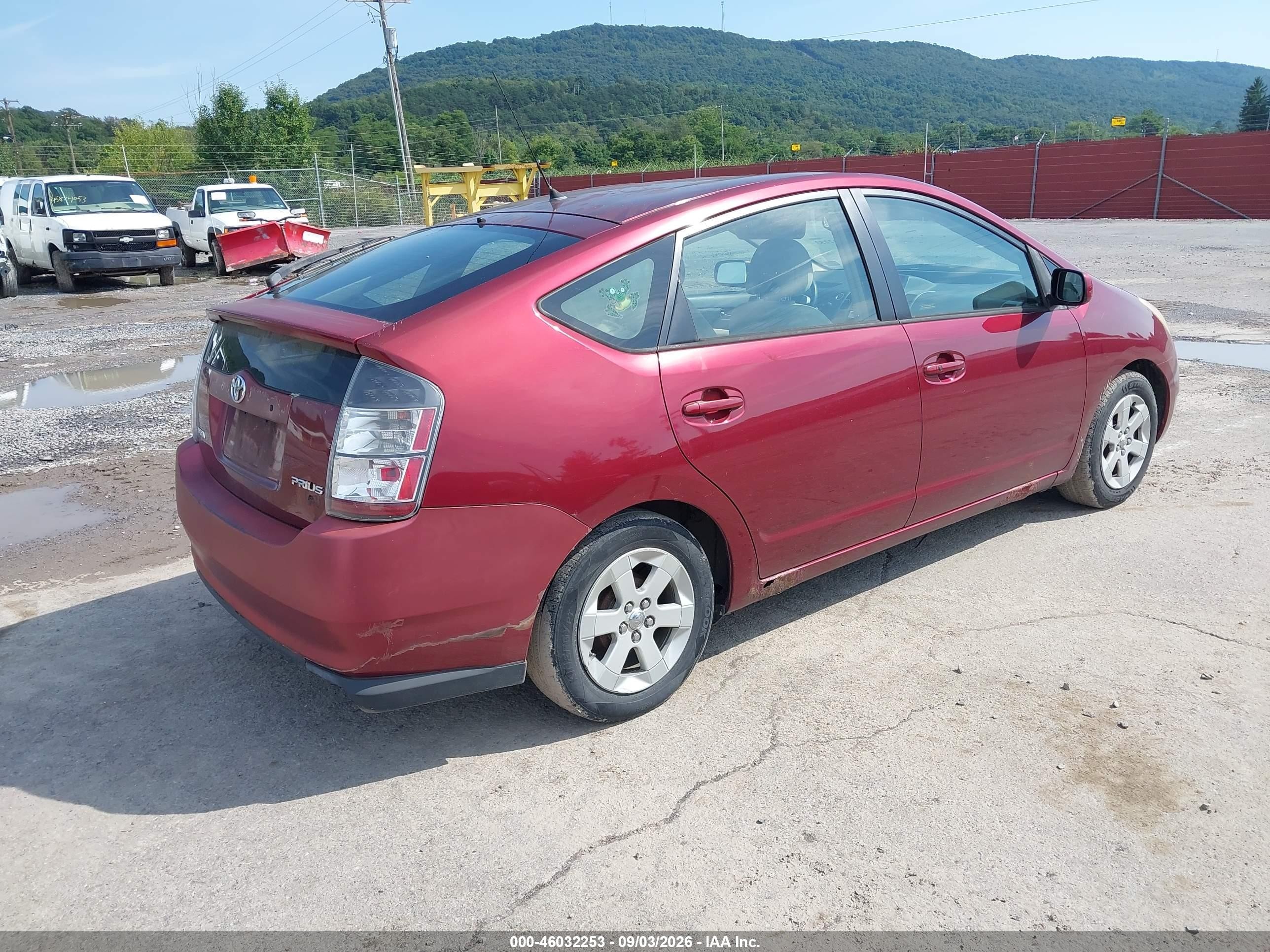 2005 Toyota Prius   Red vin: JTDKB22U457007255