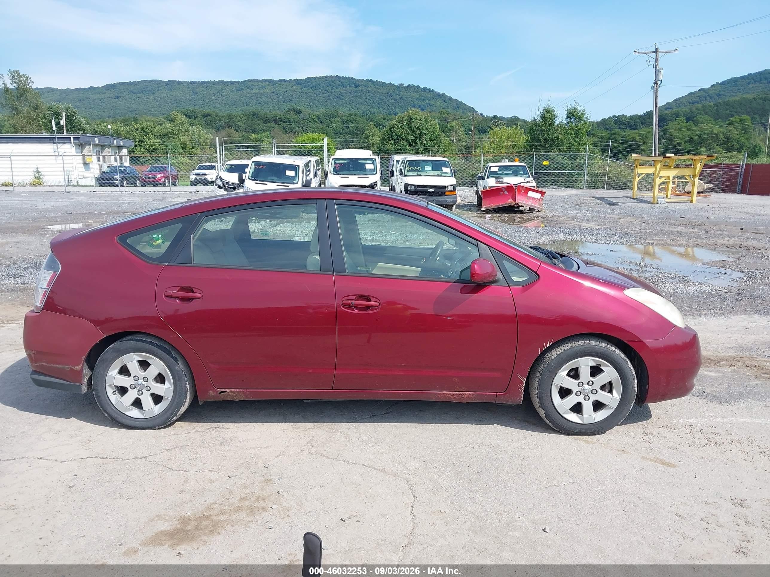 2005 Toyota Prius   Red vin: JTDKB22U457007255