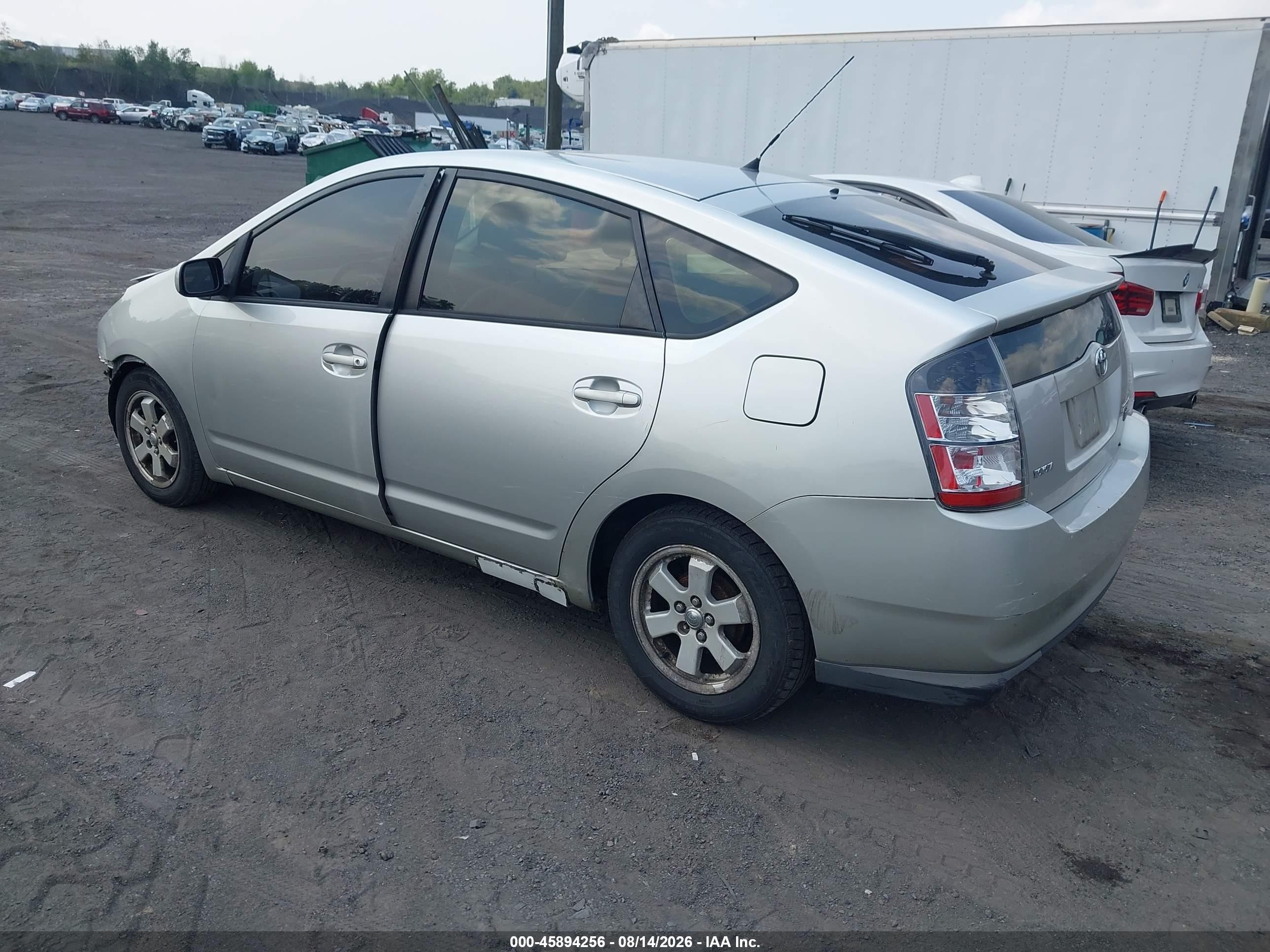 2004 Toyota Prius   Silver vin: JTDKB22U540018532