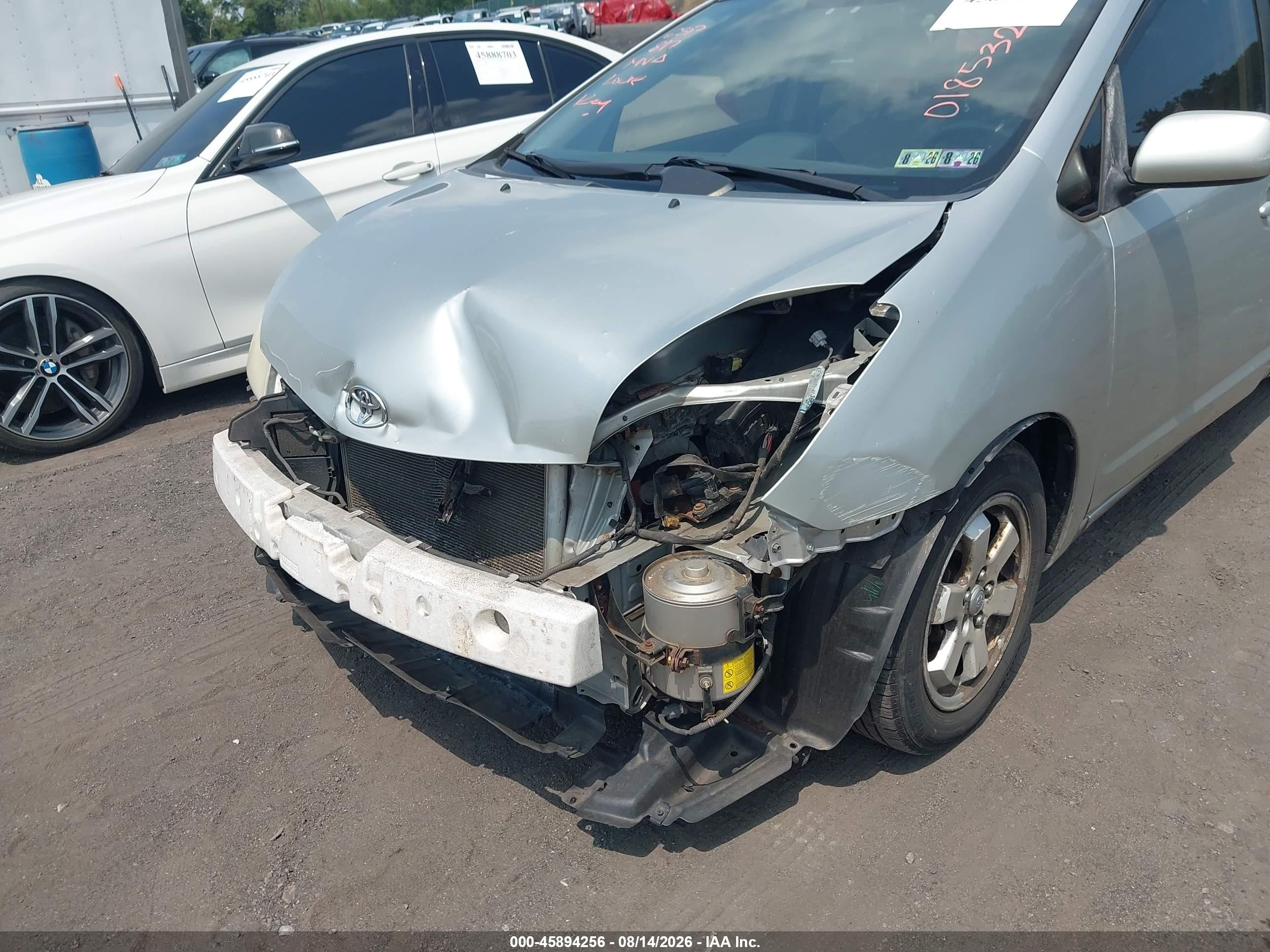 2004 Toyota Prius   Silver vin: JTDKB22U540018532