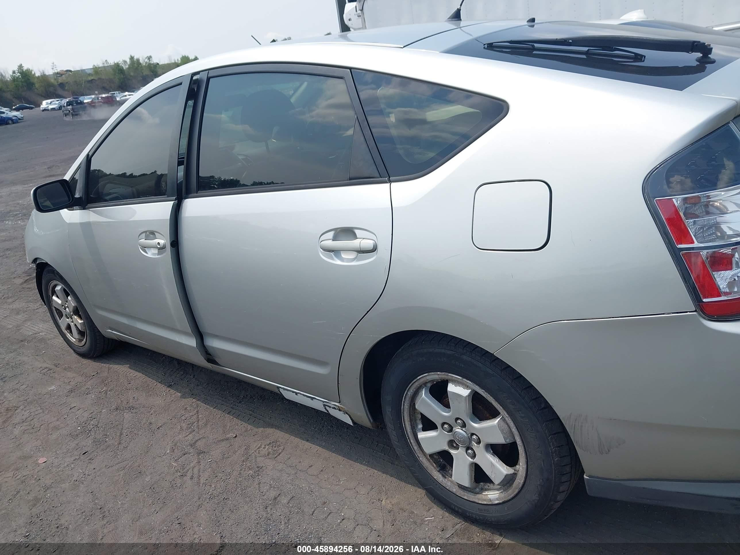2004 Toyota Prius   Silver vin: JTDKB22U540018532