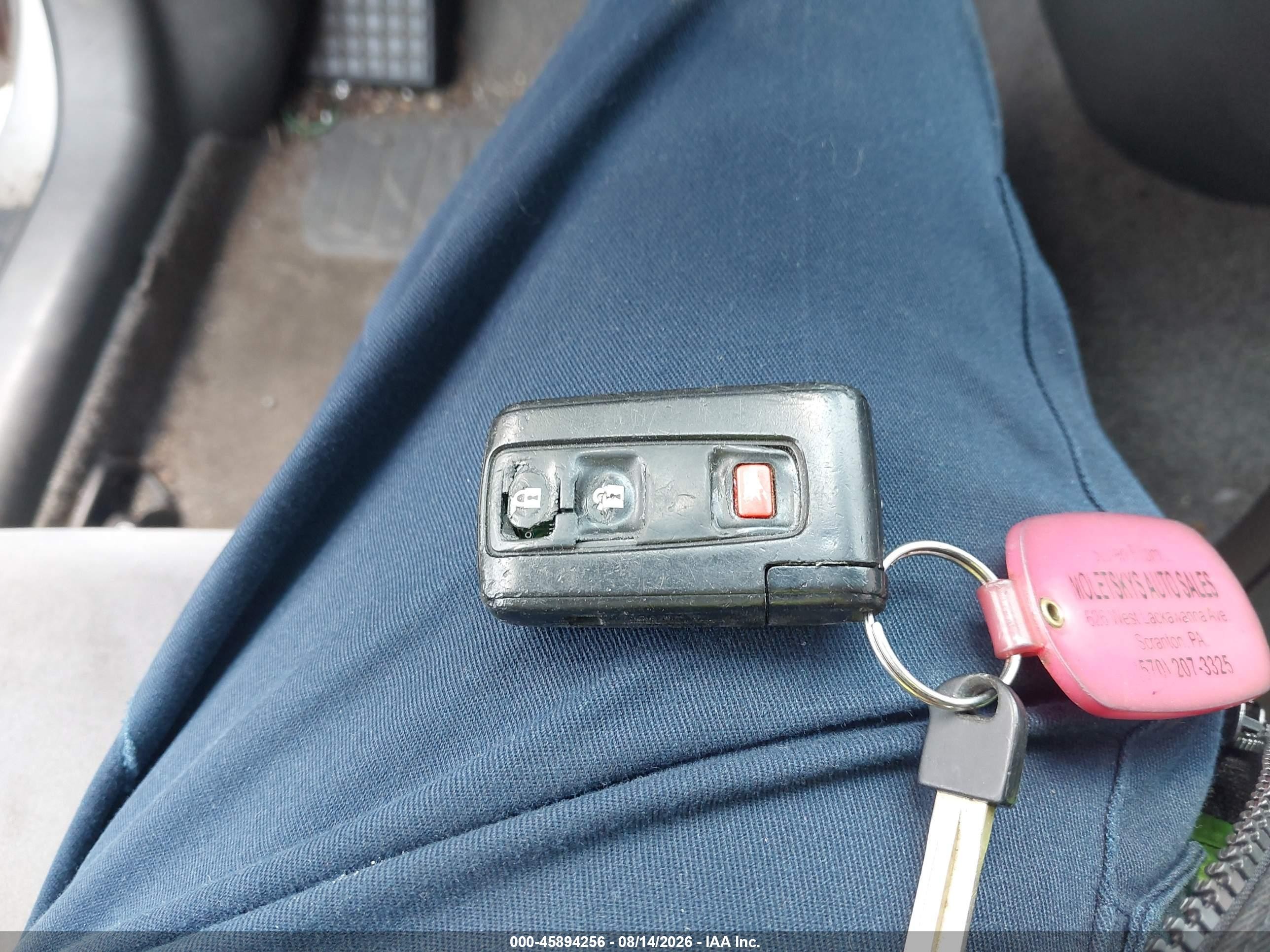 2004 Toyota Prius   Silver vin: JTDKB22U540018532