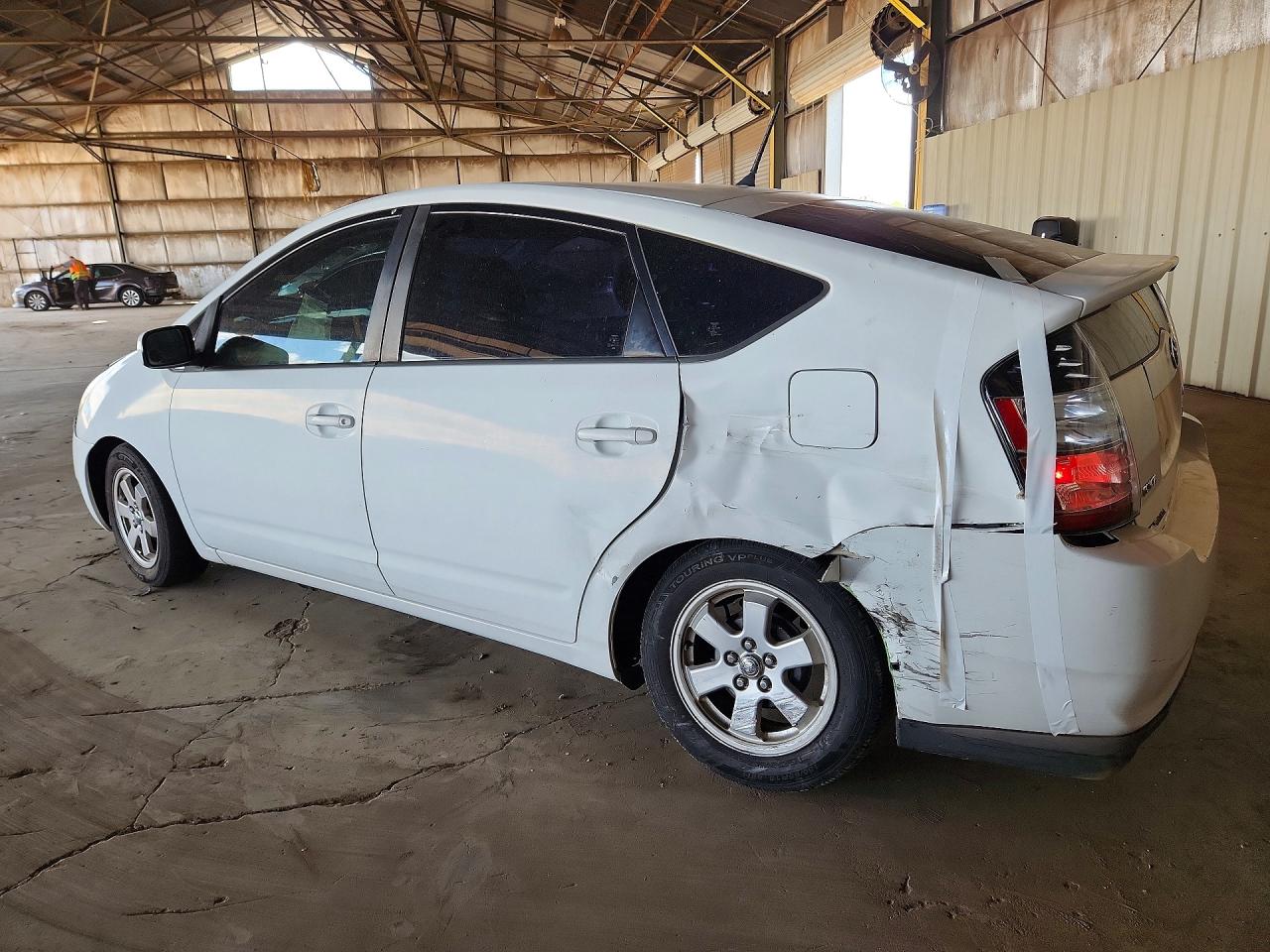 2004 Toyota Prius Base White vin: JTDKB22U540061221