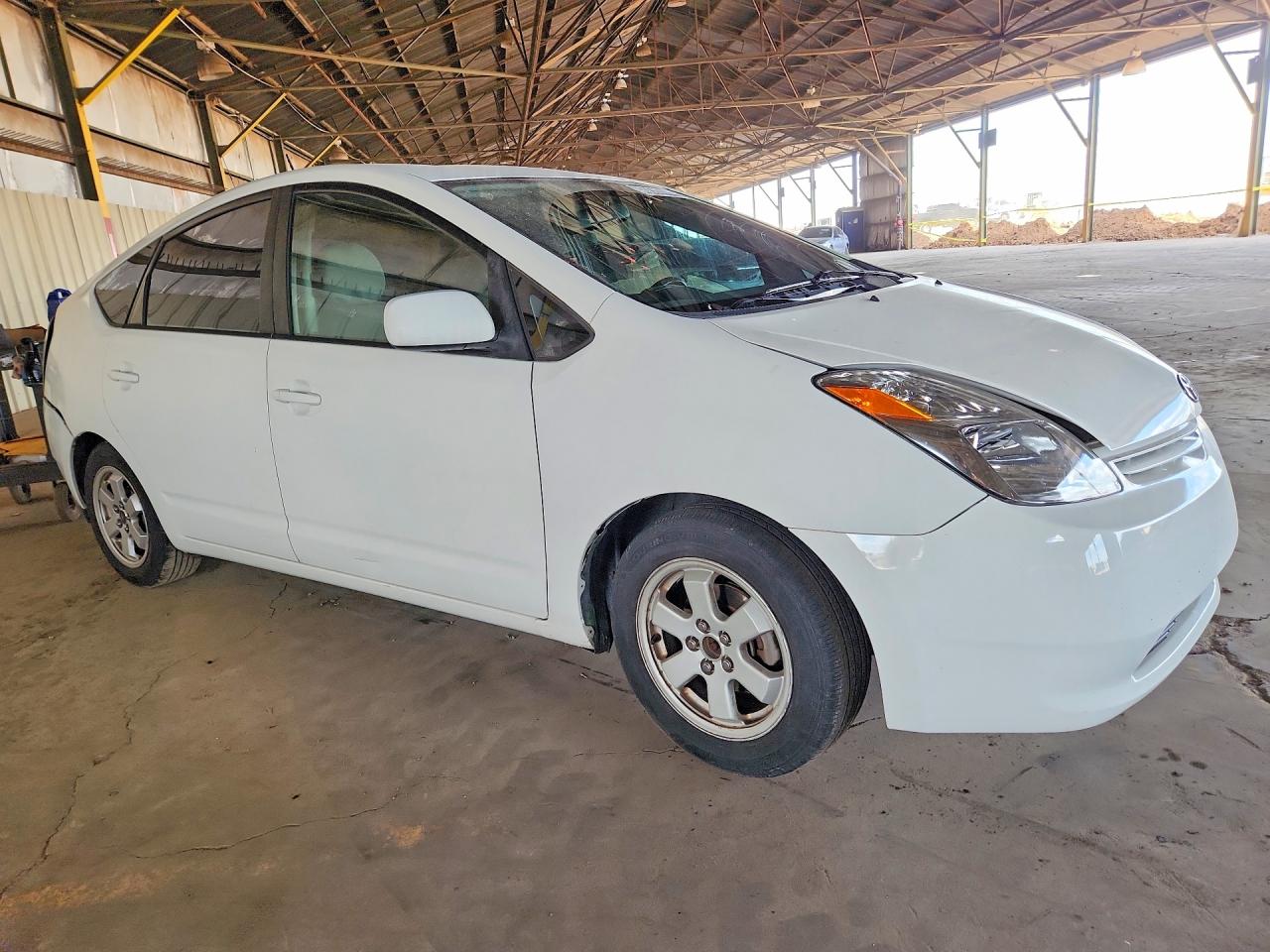 2004 Toyota Prius Base White vin: JTDKB22U540061221