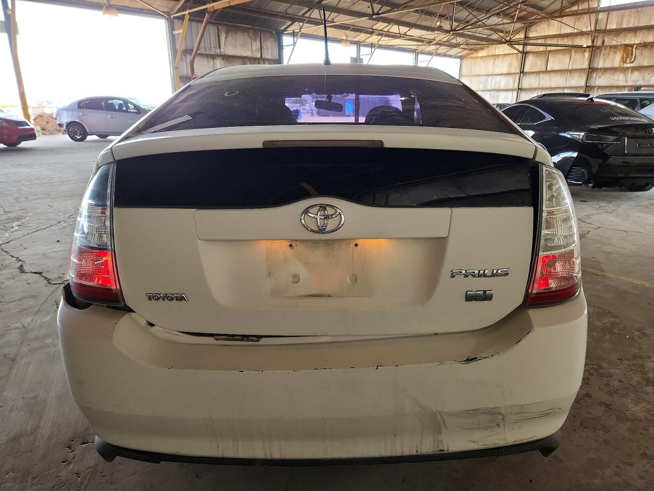2004 Toyota Prius Base White vin: JTDKB22U540061221