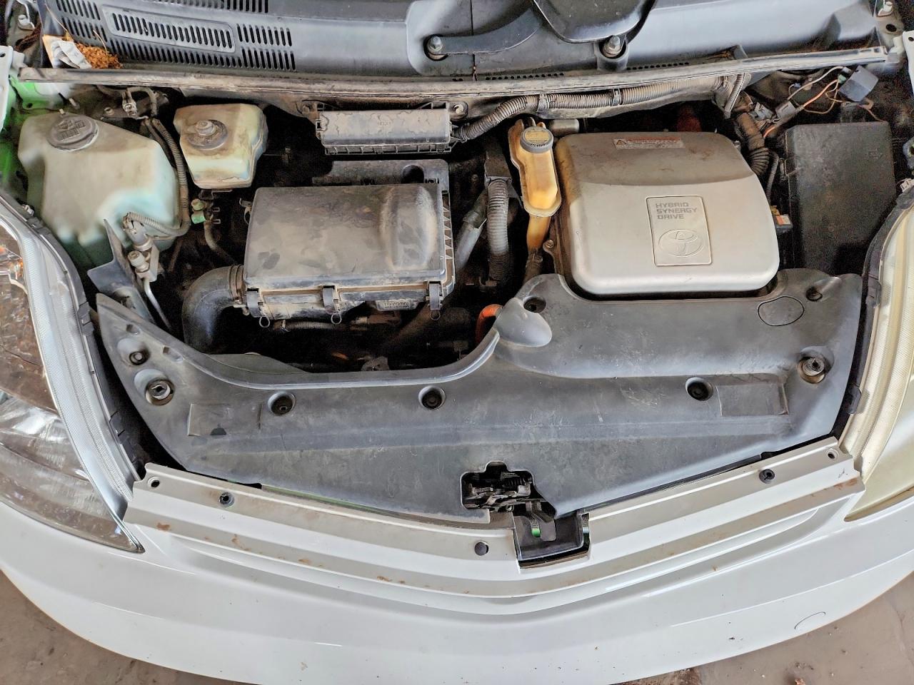 2004 Toyota Prius Base White vin: JTDKB22U540061221