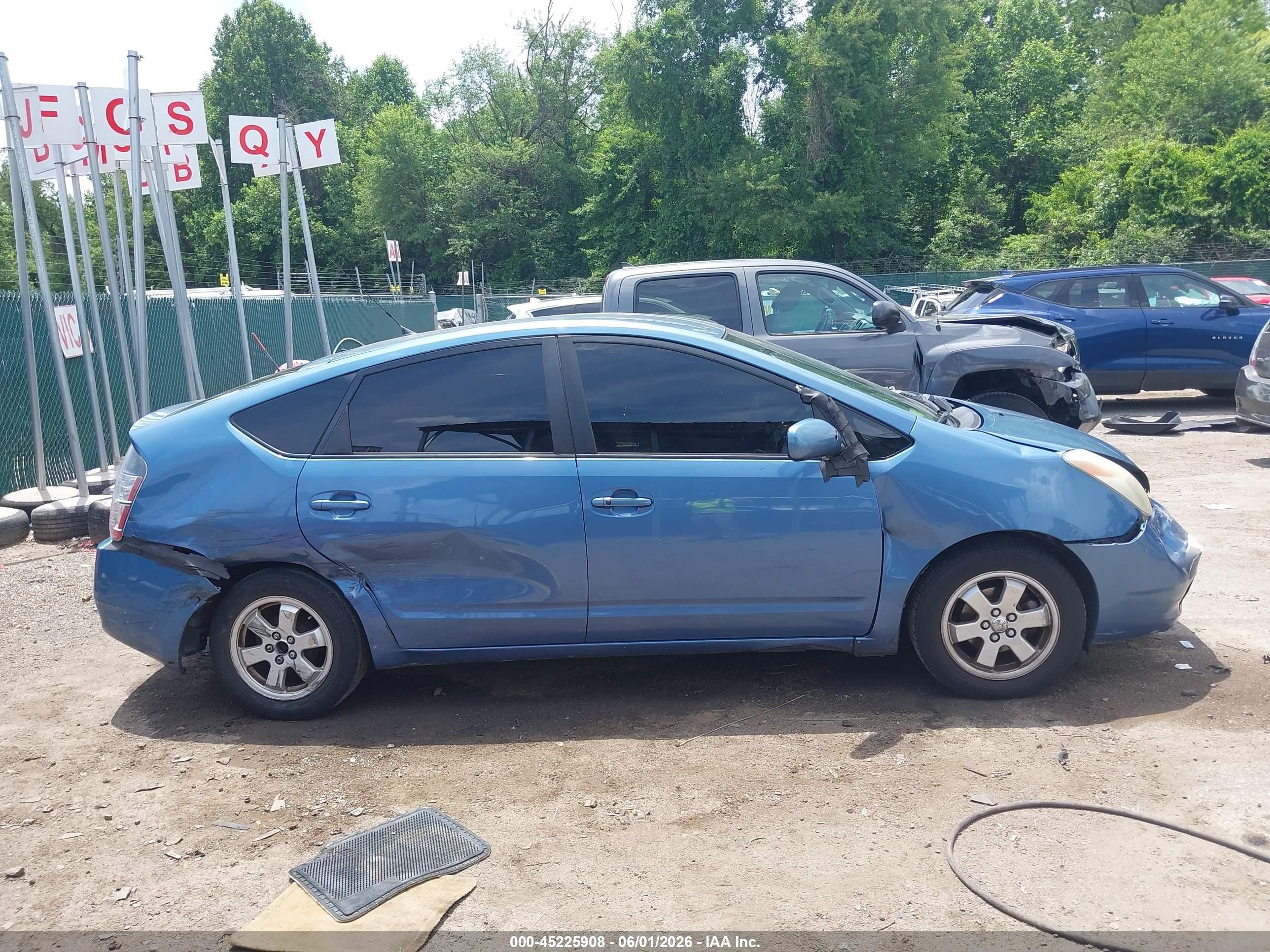 2004 Toyota Prius   Blue vin: JTDKB22U640102942