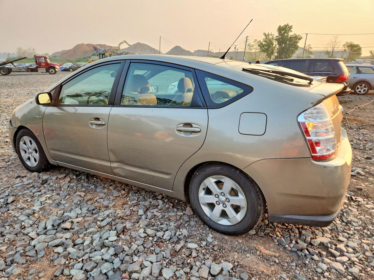 2006 Toyota Prius Base Tan vin: JTDKB22U663187413