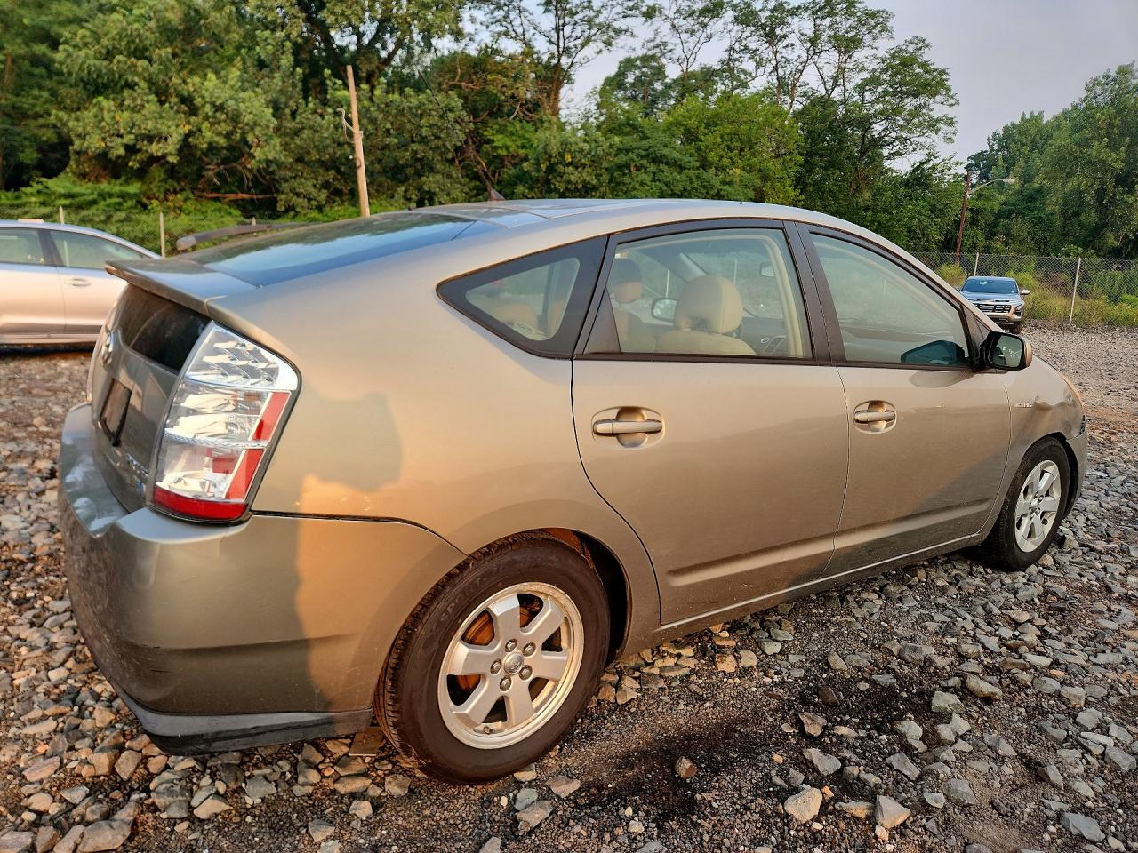 2006 Toyota Prius Base Tan vin: JTDKB22U663187413