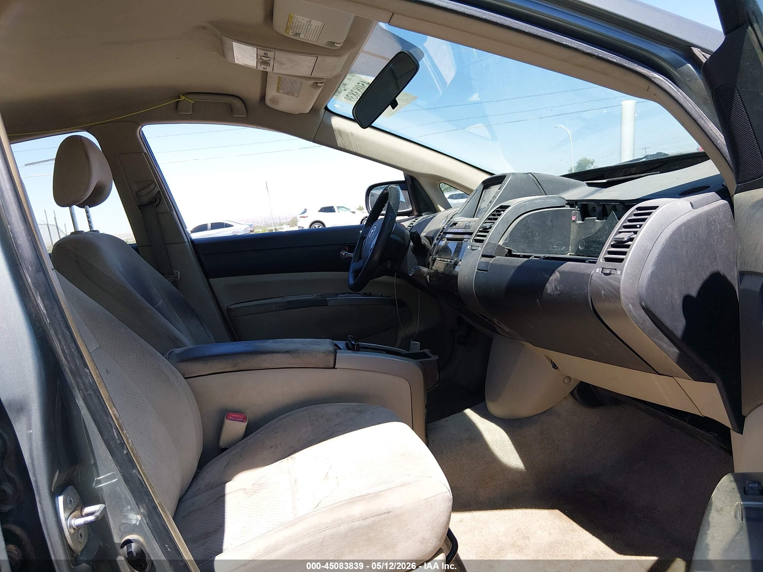 2004 Toyota Prius   Silver vin: JTDKB22U740029564