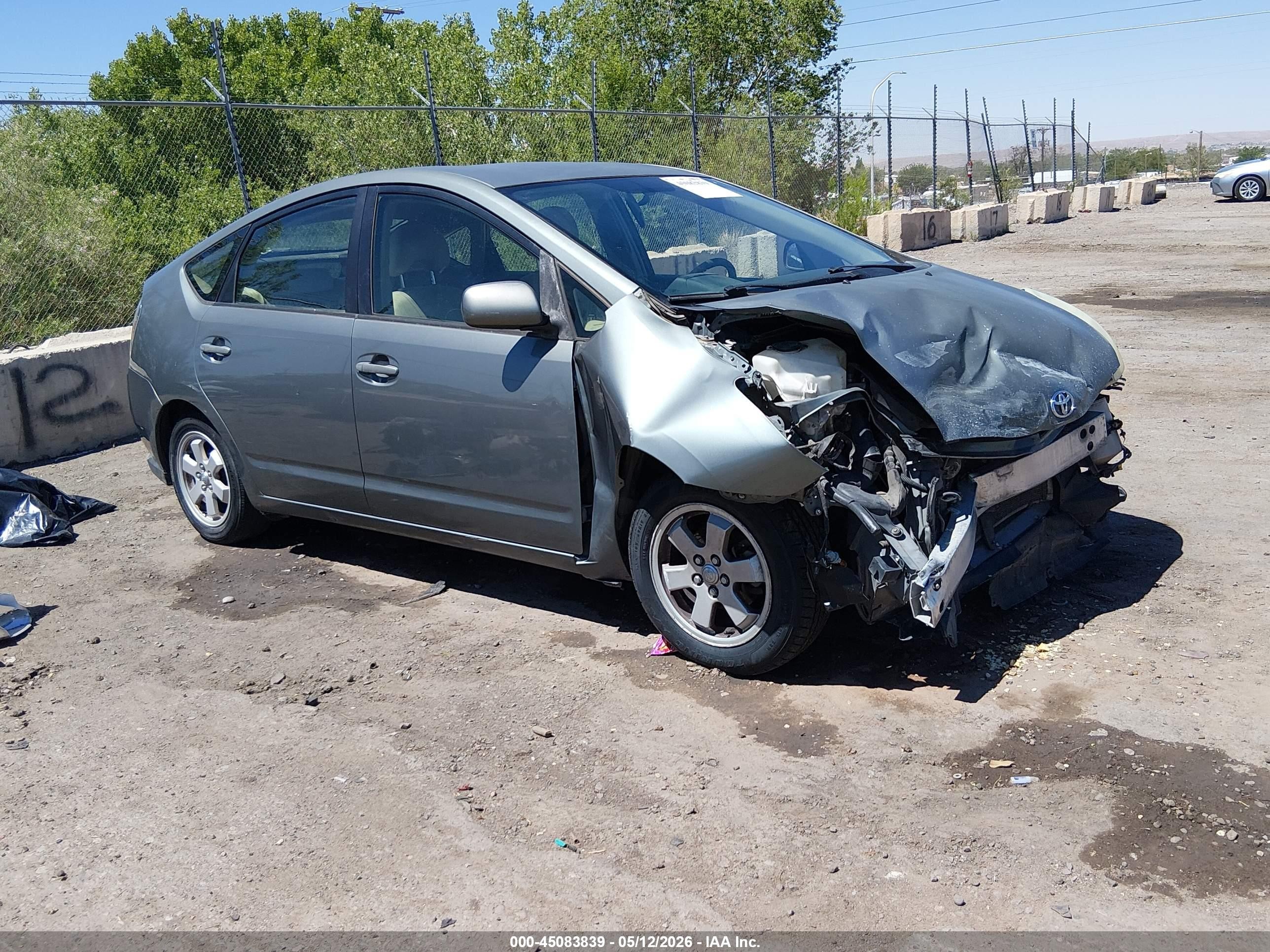 2004 Toyota Prius   Silver vin: JTDKB22U740029564