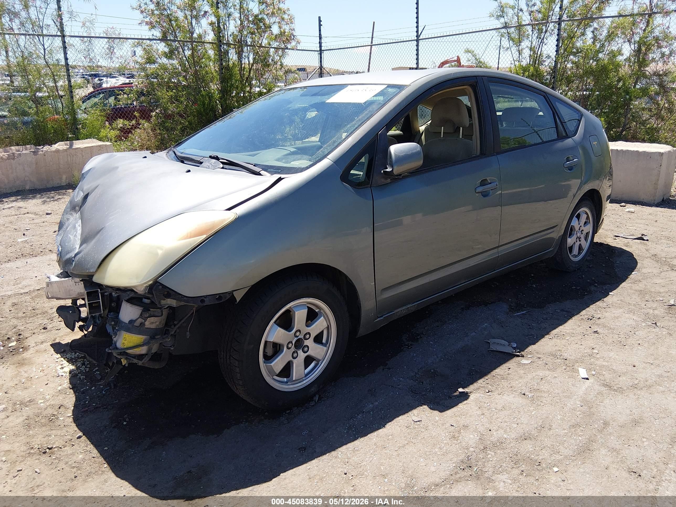 2004 Toyota Prius   Silver vin: JTDKB22U740029564