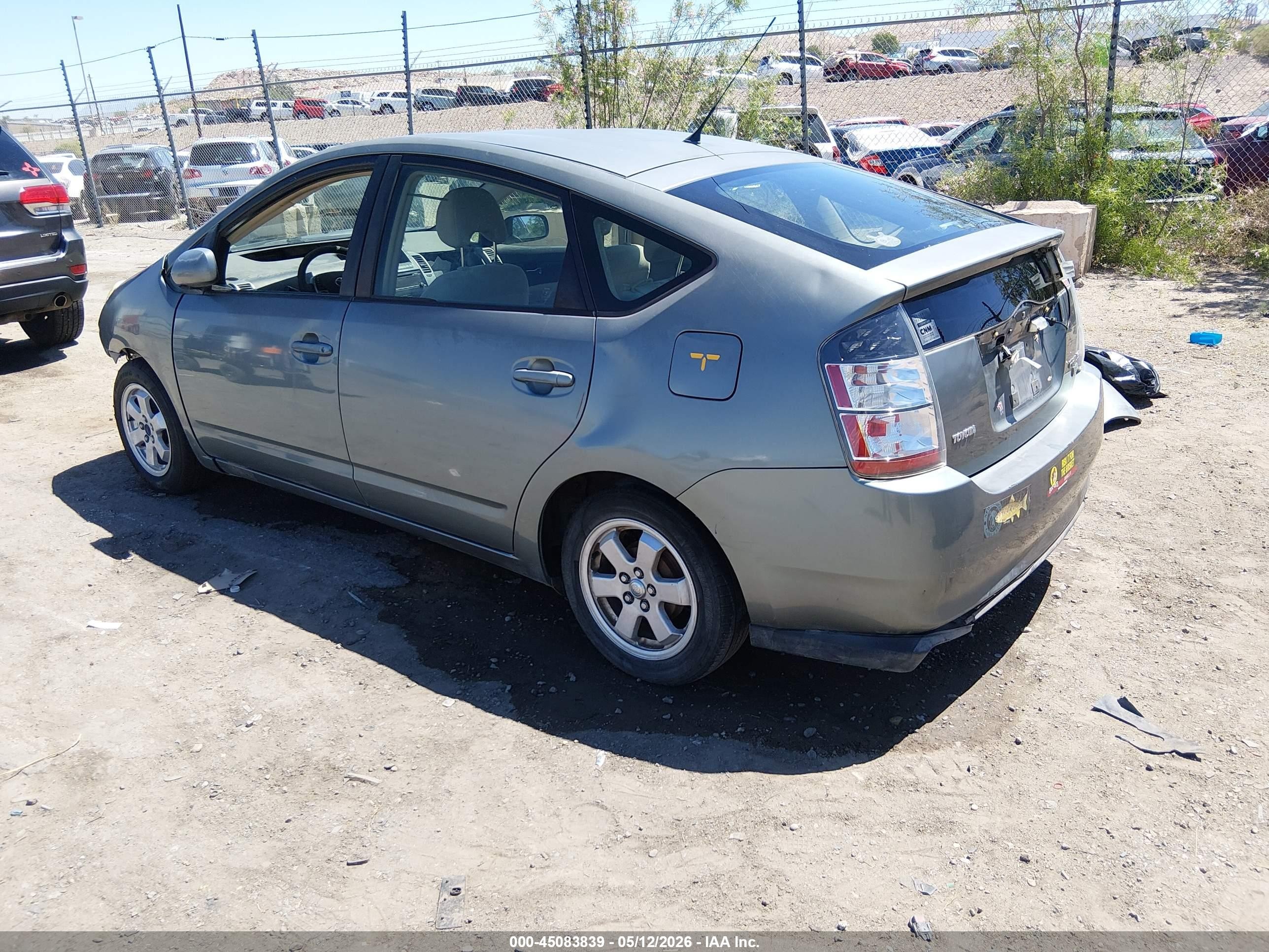 2004 Toyota Prius   Silver vin: JTDKB22U740029564