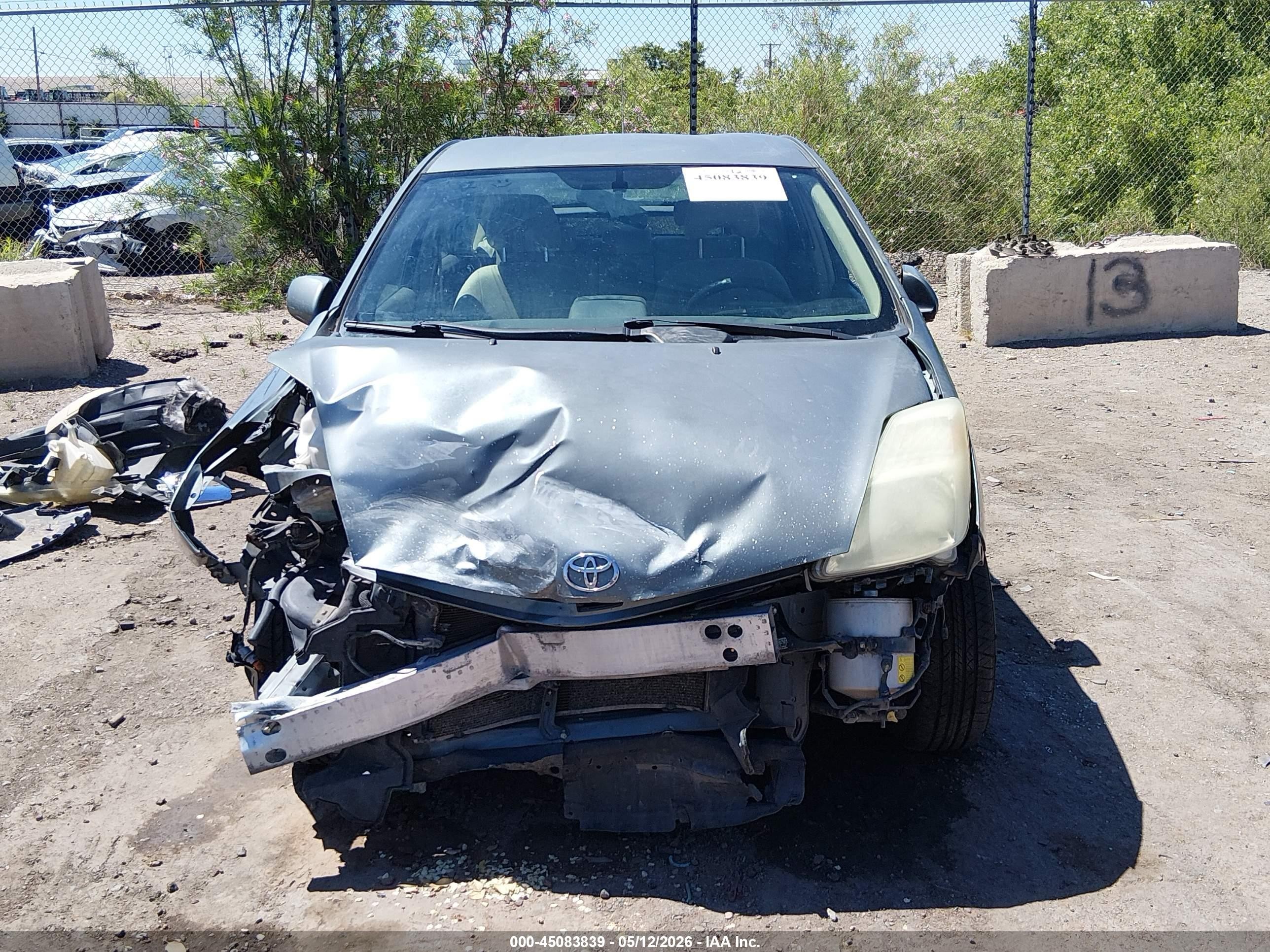2004 Toyota Prius   Silver vin: JTDKB22U740029564