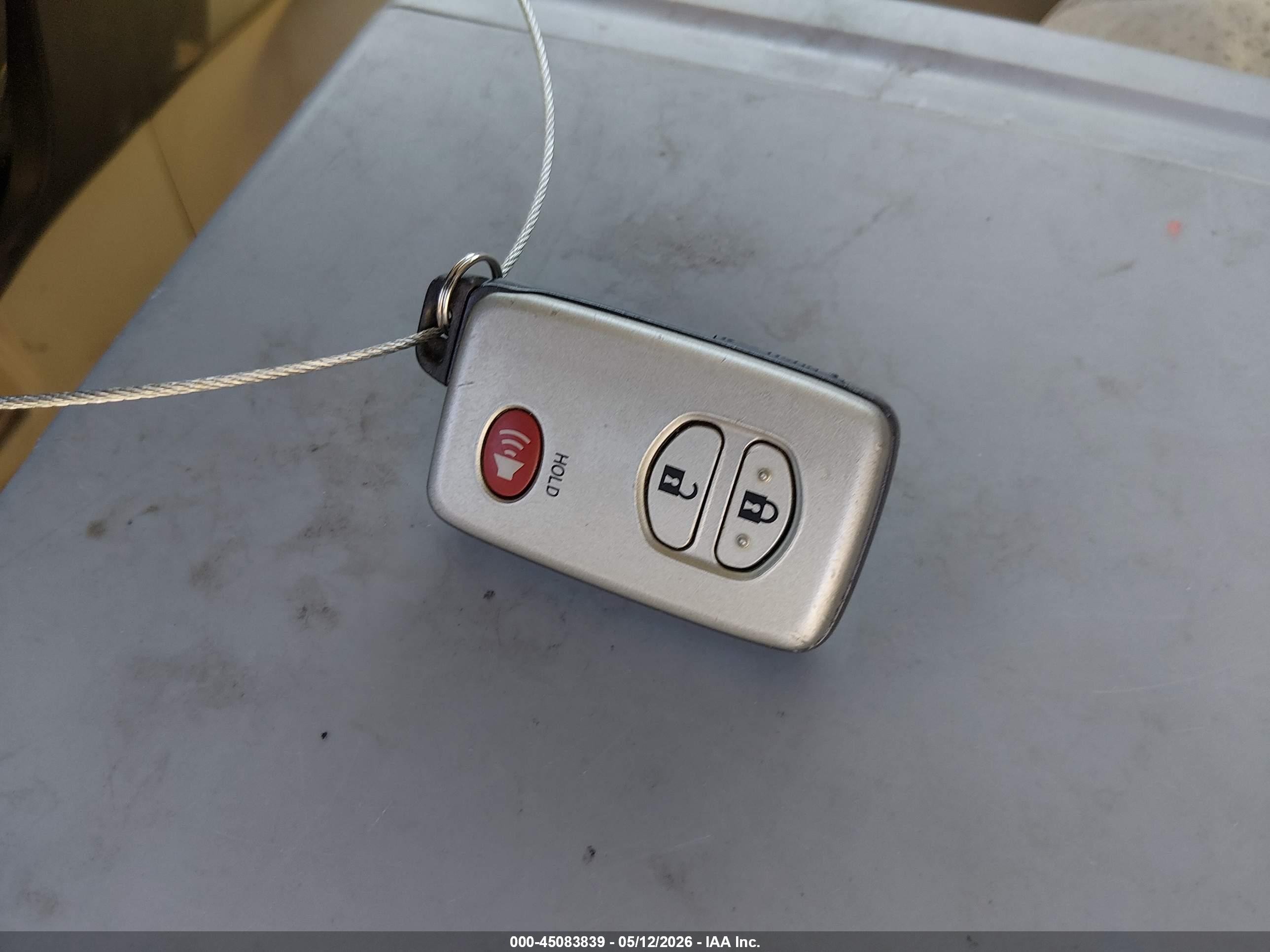2004 Toyota Prius   Silver vin: JTDKB22U740029564