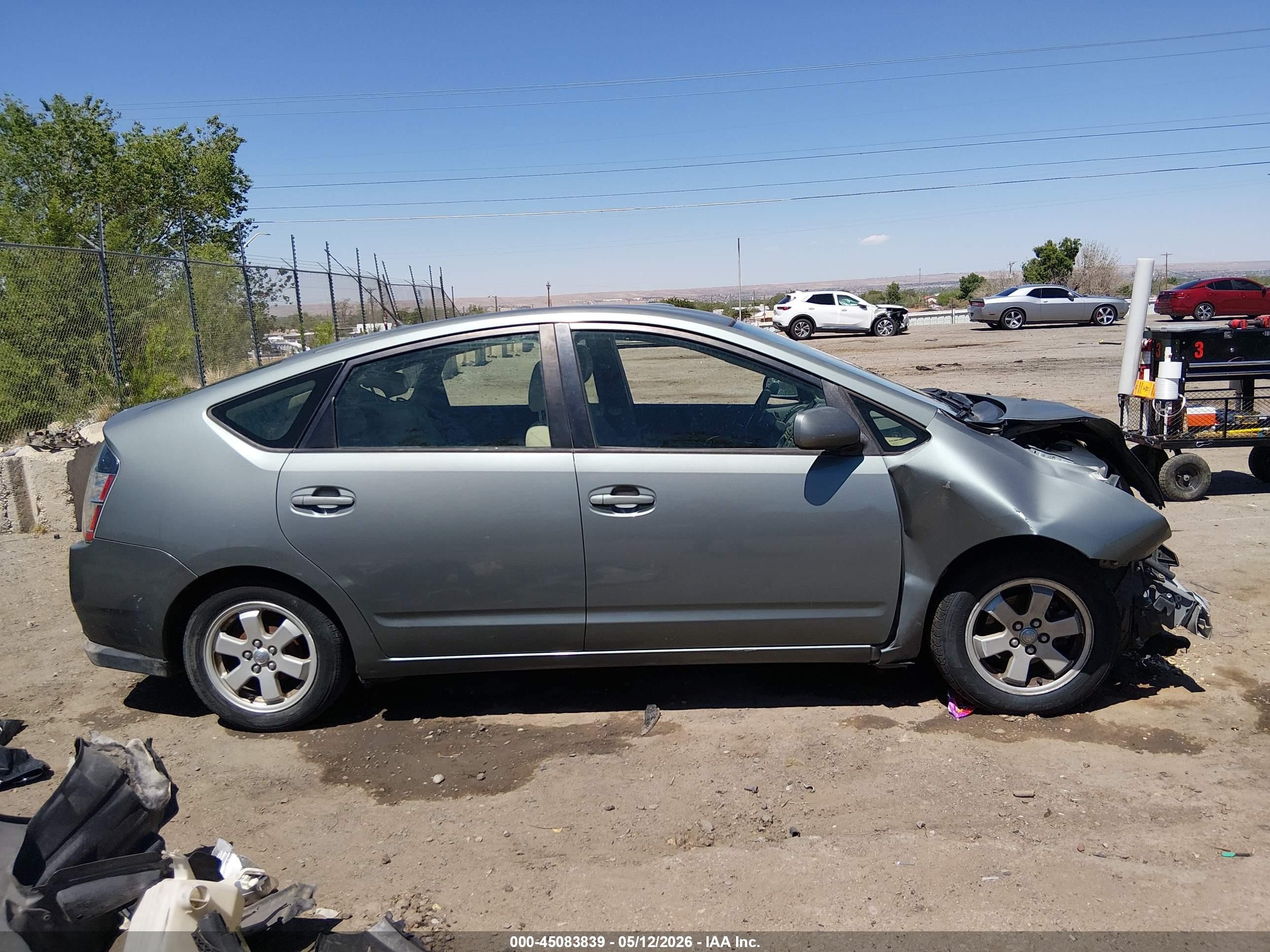2004 Toyota Prius   Silver vin: JTDKB22U740029564