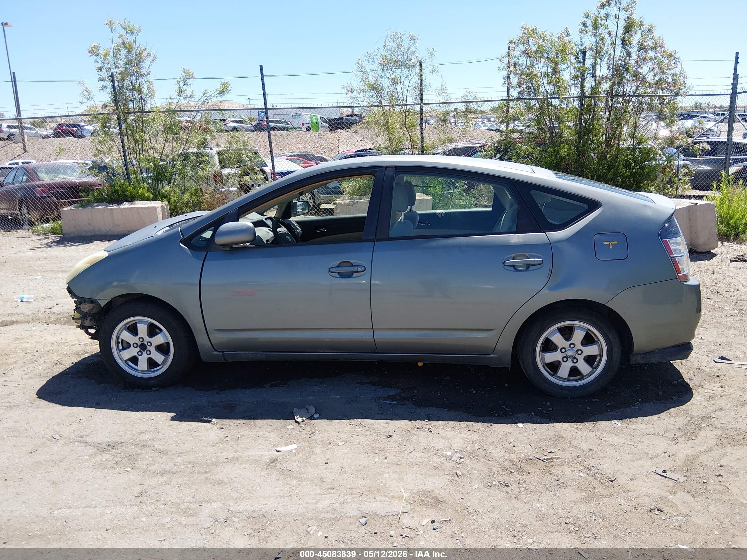 2004 Toyota Prius   Silver vin: JTDKB22U740029564