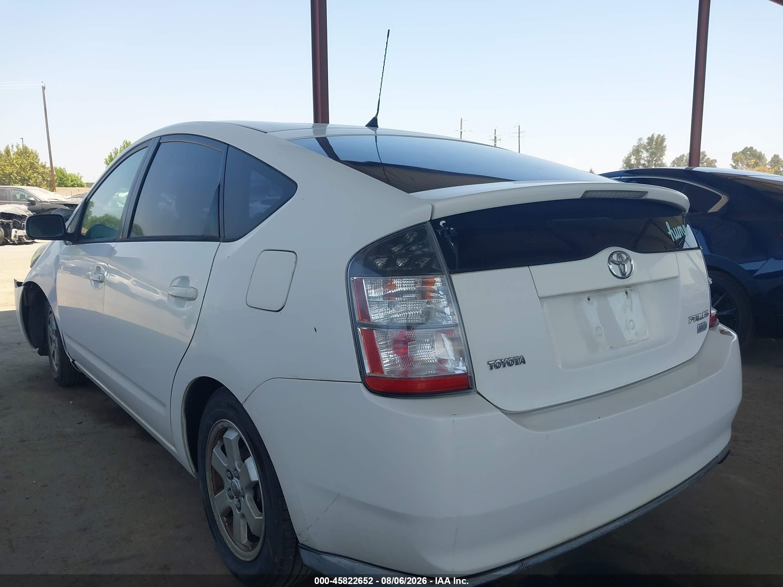 2004 Toyota Prius   White vin: JTDKB22U840005872