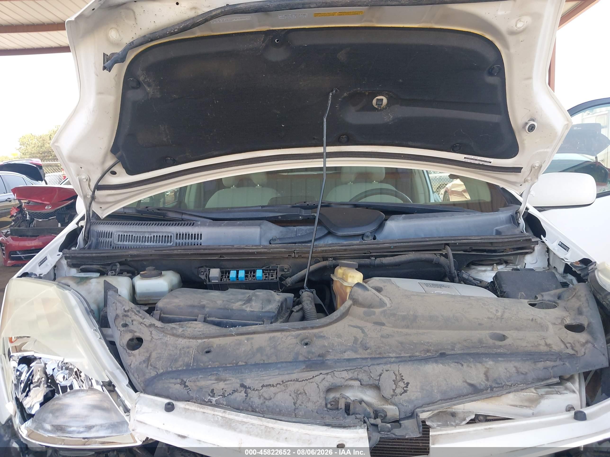 2004 Toyota Prius   White vin: JTDKB22U840005872