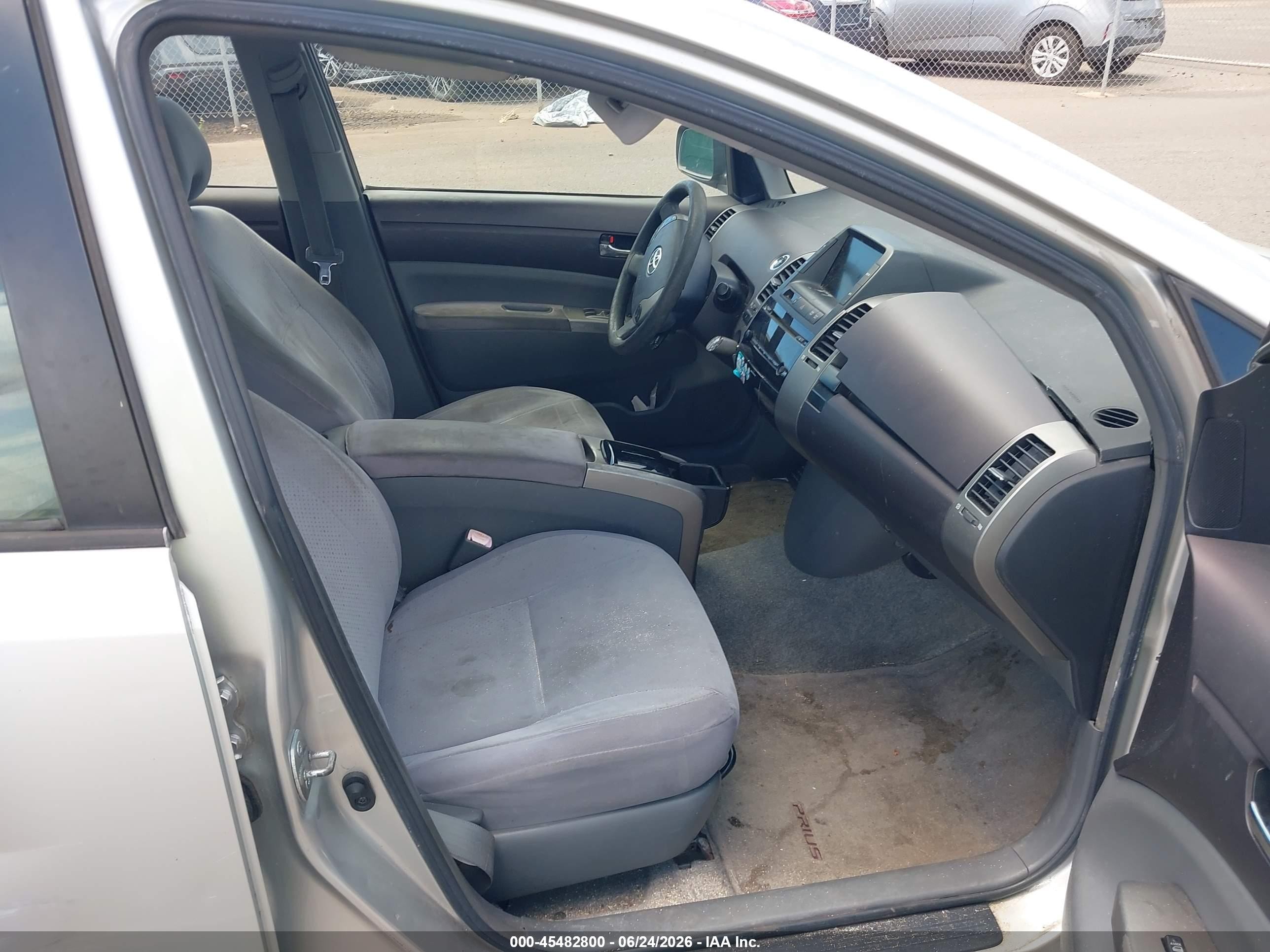 2005 Toyota Prius   Серебряный vin: JTDKB22U853000008
