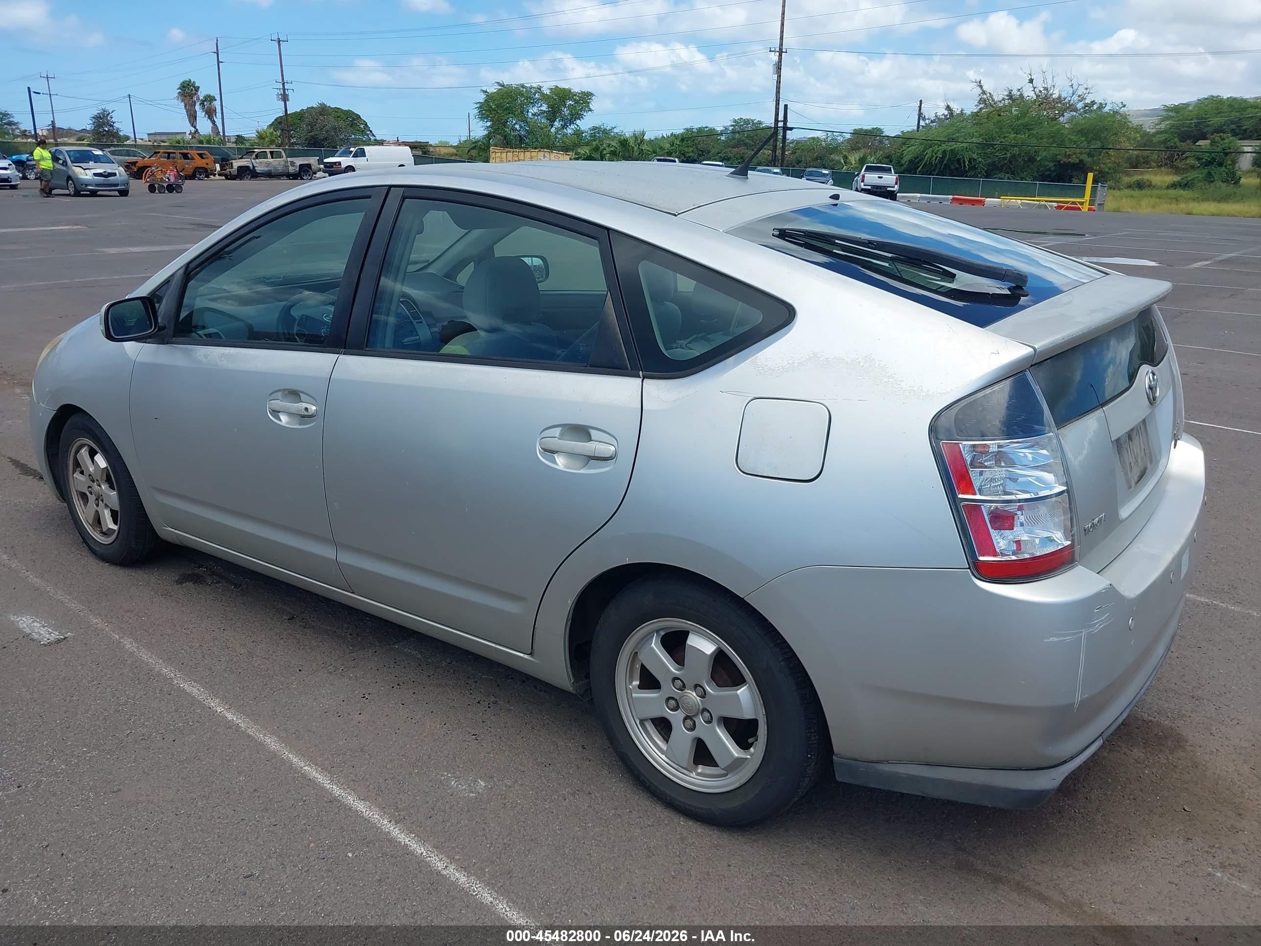 2005 Toyota Prius   Серебряный vin: JTDKB22U853000008