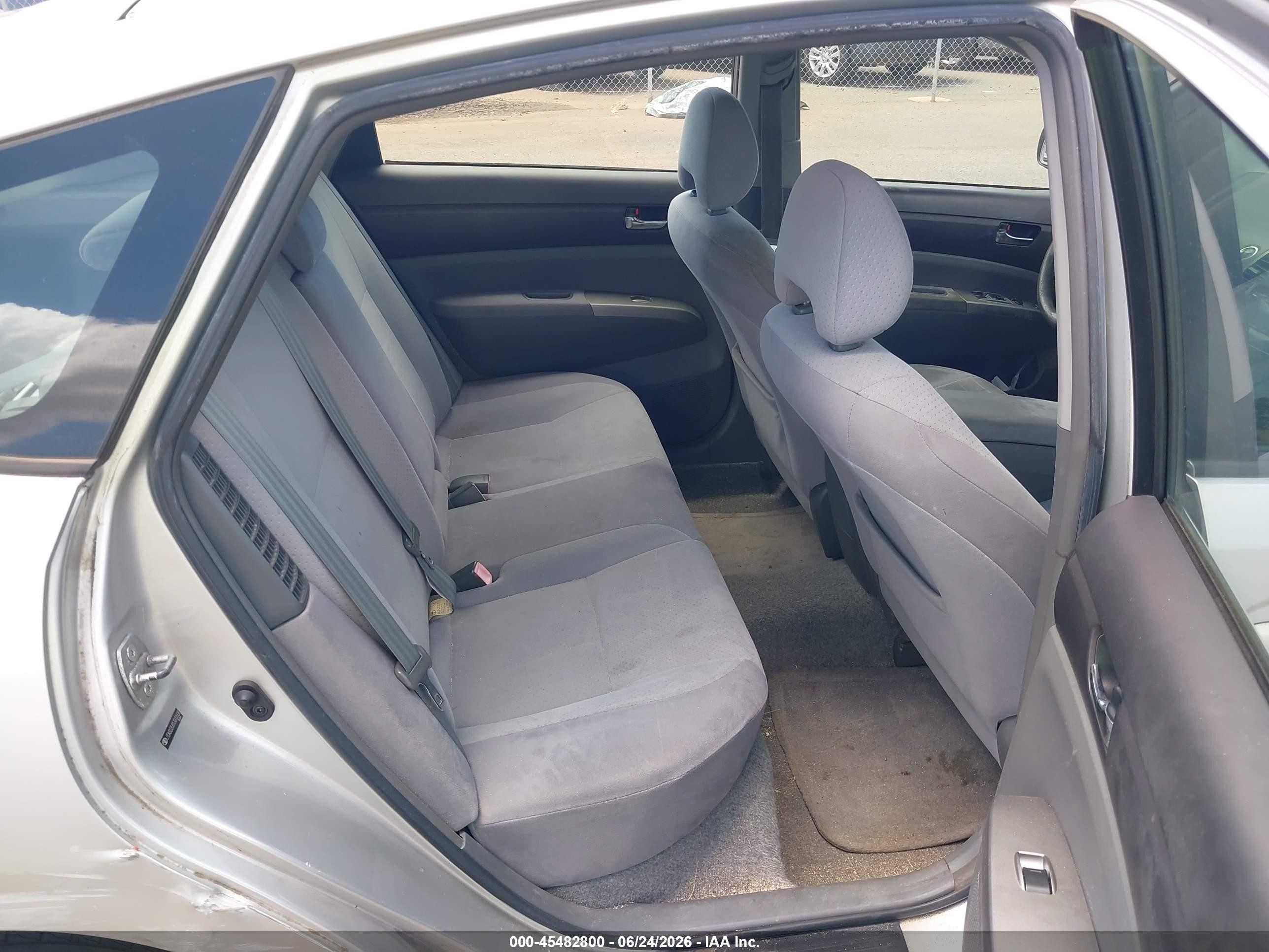 2005 Toyota Prius   Серебряный vin: JTDKB22U853000008